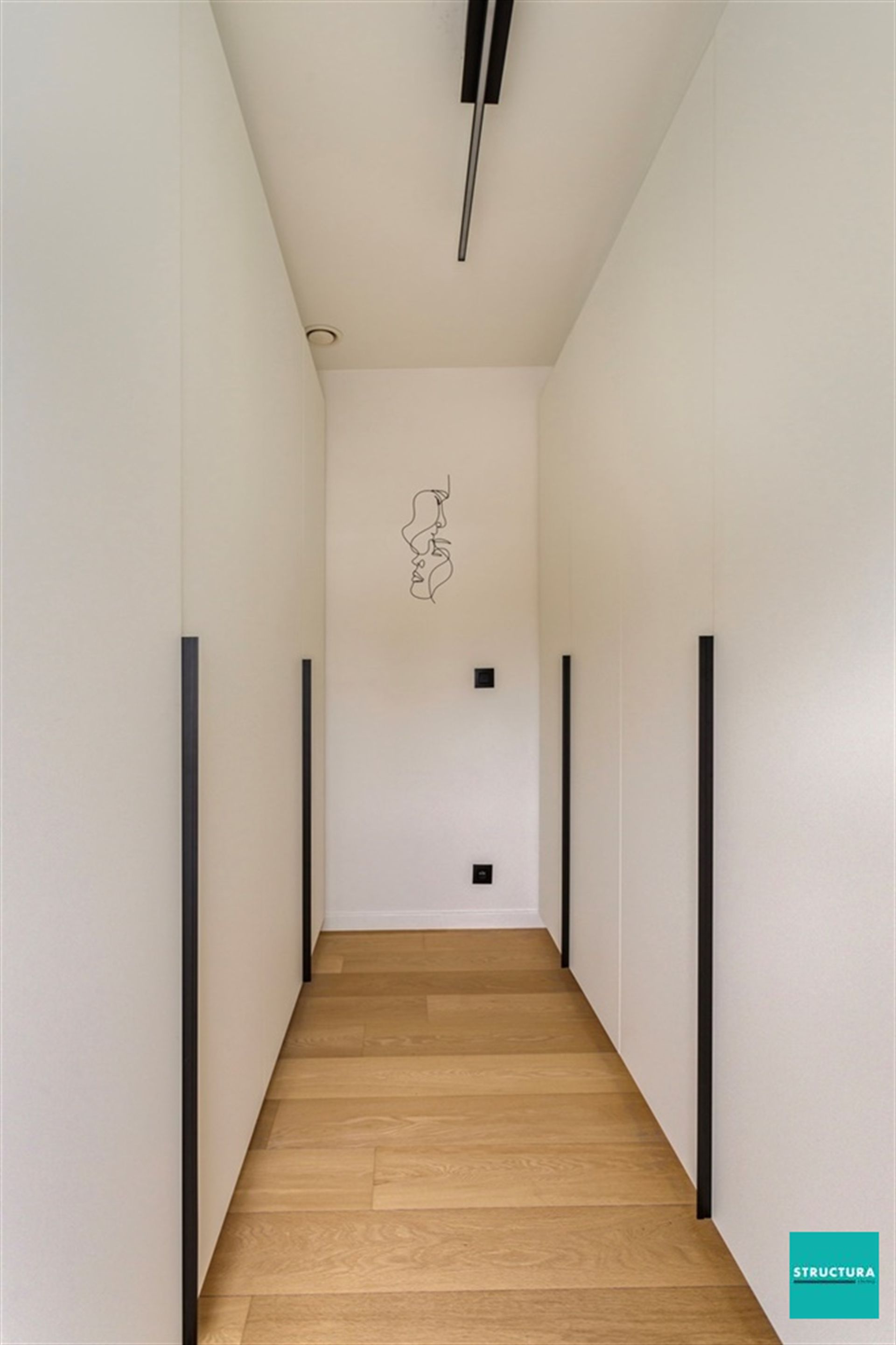 Prachtige moderne villa met zwembad en poolhouse foto 14