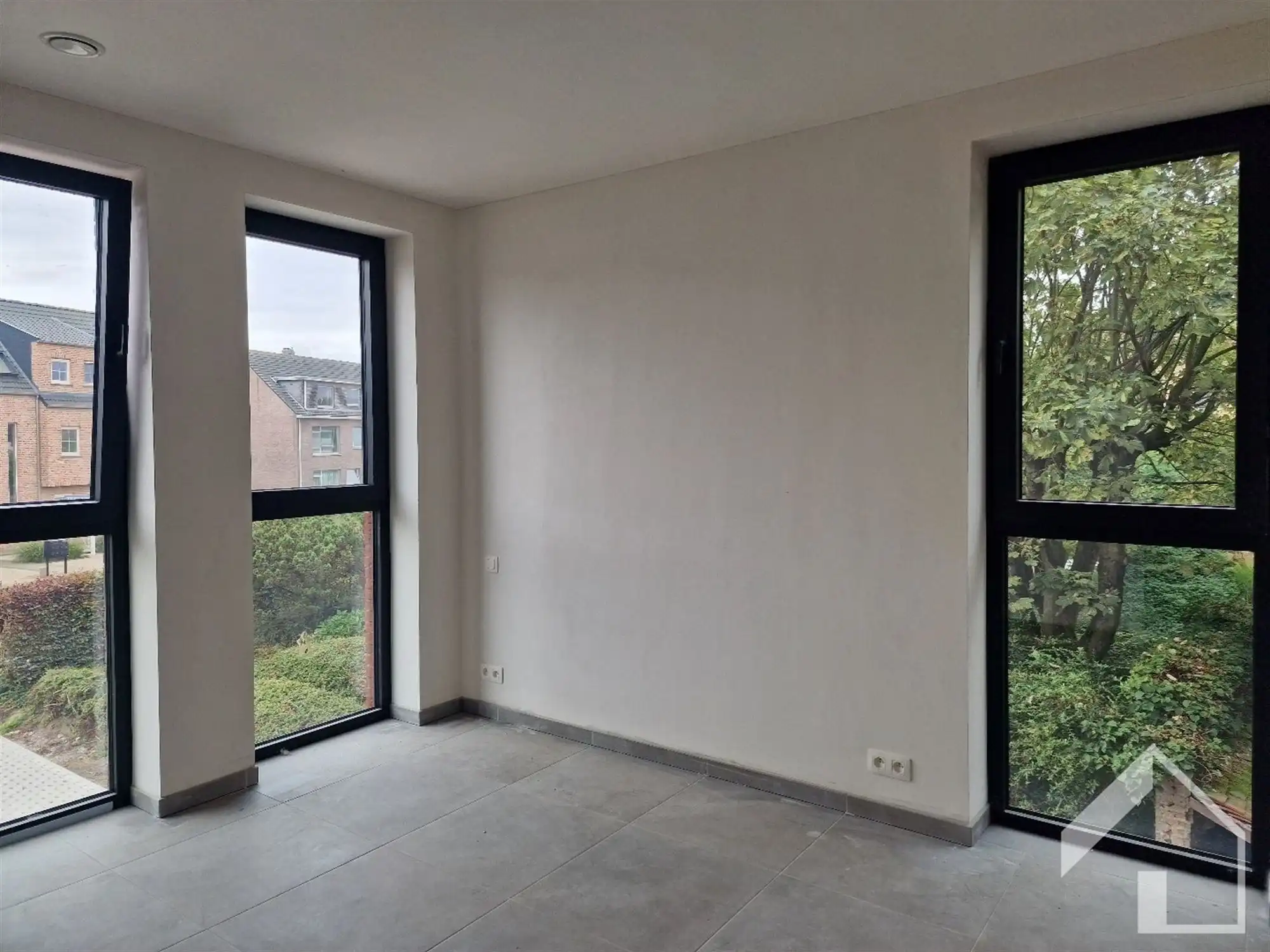 Nieuwbouwappartement op 1e verdieping met lift, 2 slaapkamers, autostaanplaats en kelder foto 9