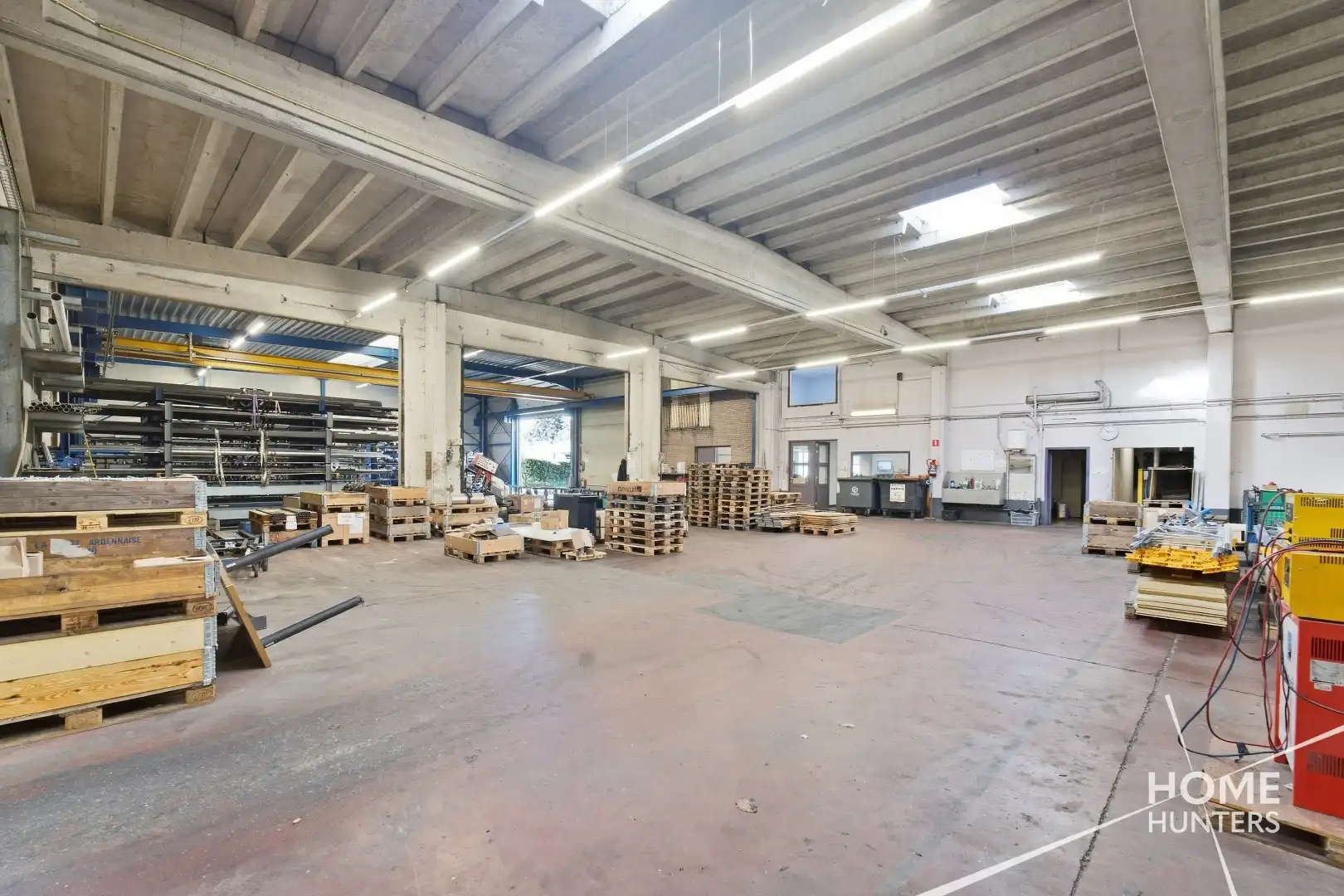 UITZONDERLIJK BEDRIJFSGEBOUW MET 2.268 M² LOODSRUIMTE EN 528 M² KANTOREN IN IEPER foto 17