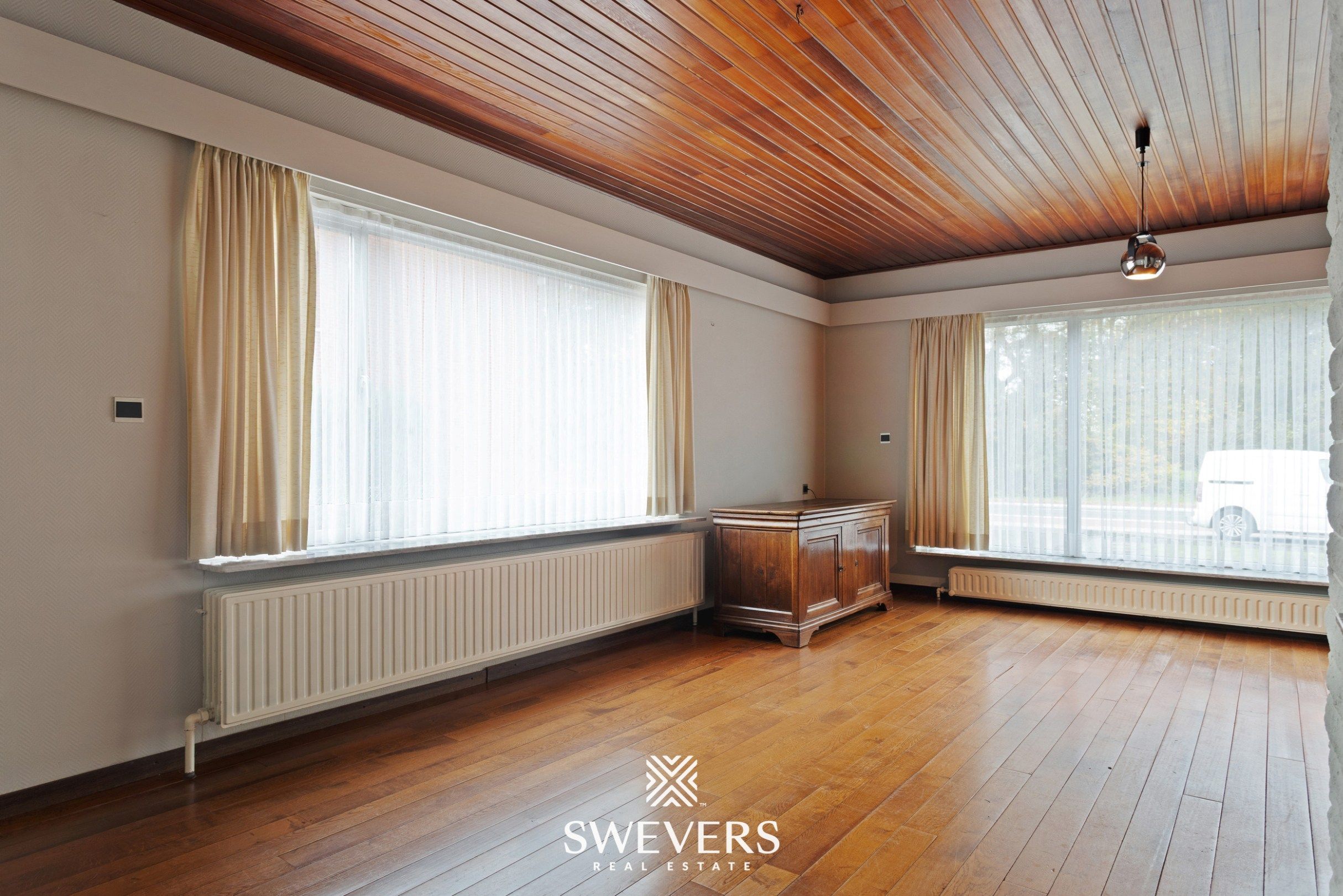 Gelijkvloerse woning met 4 slaapkamers op 8a85 te Viversel. foto 6