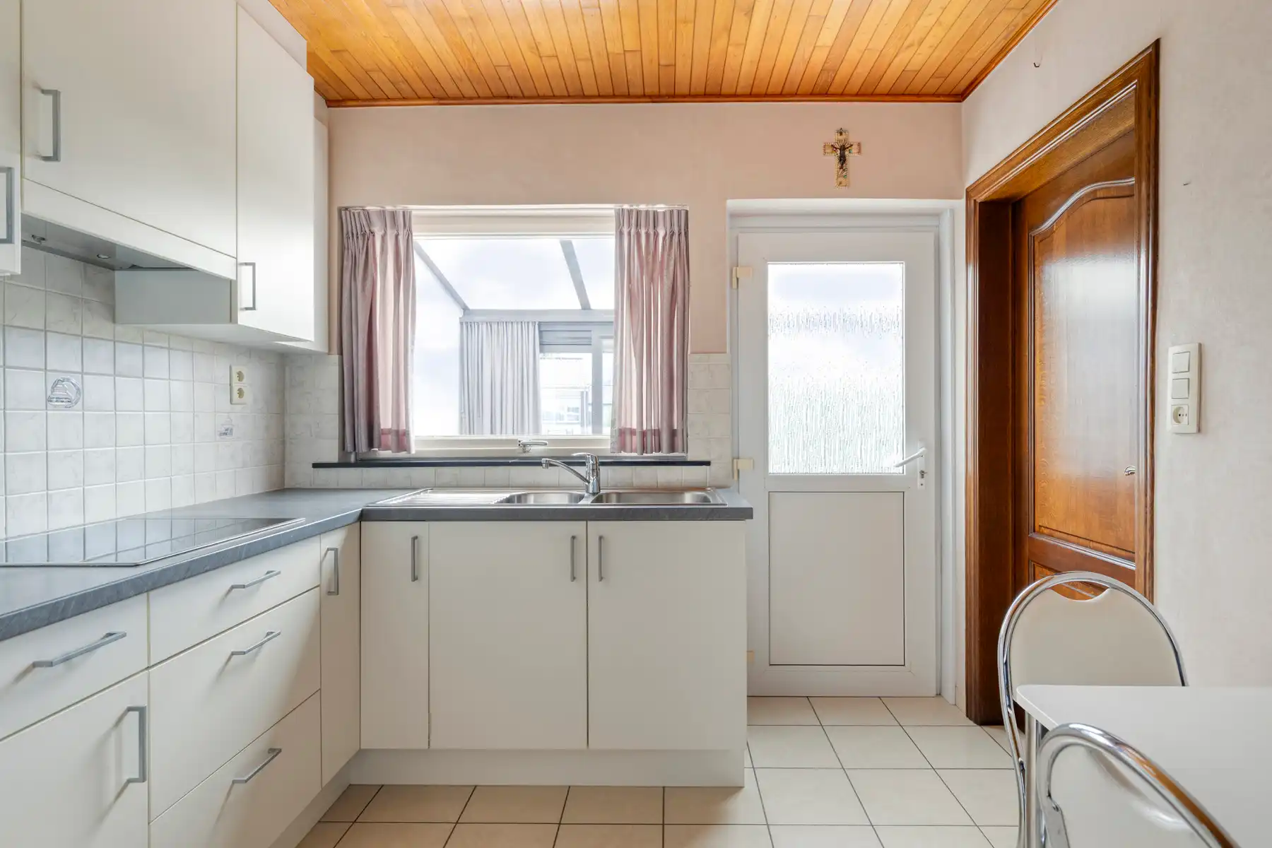 COMFORTABELE WONING MET TUIN, GARAGE EN 2 STAANPLAATSEN IN HET CENTRUM VAN ASSE! foto 9