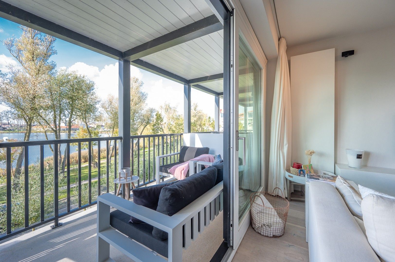 Prachtig appartement met frontaal zicht op het meer van Duinenwater. foto 12