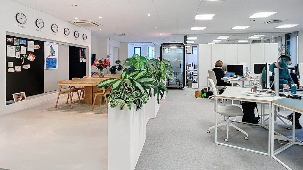 Mooi ingericht kantoor te huur in Metro Building in Antwerpen foto 9