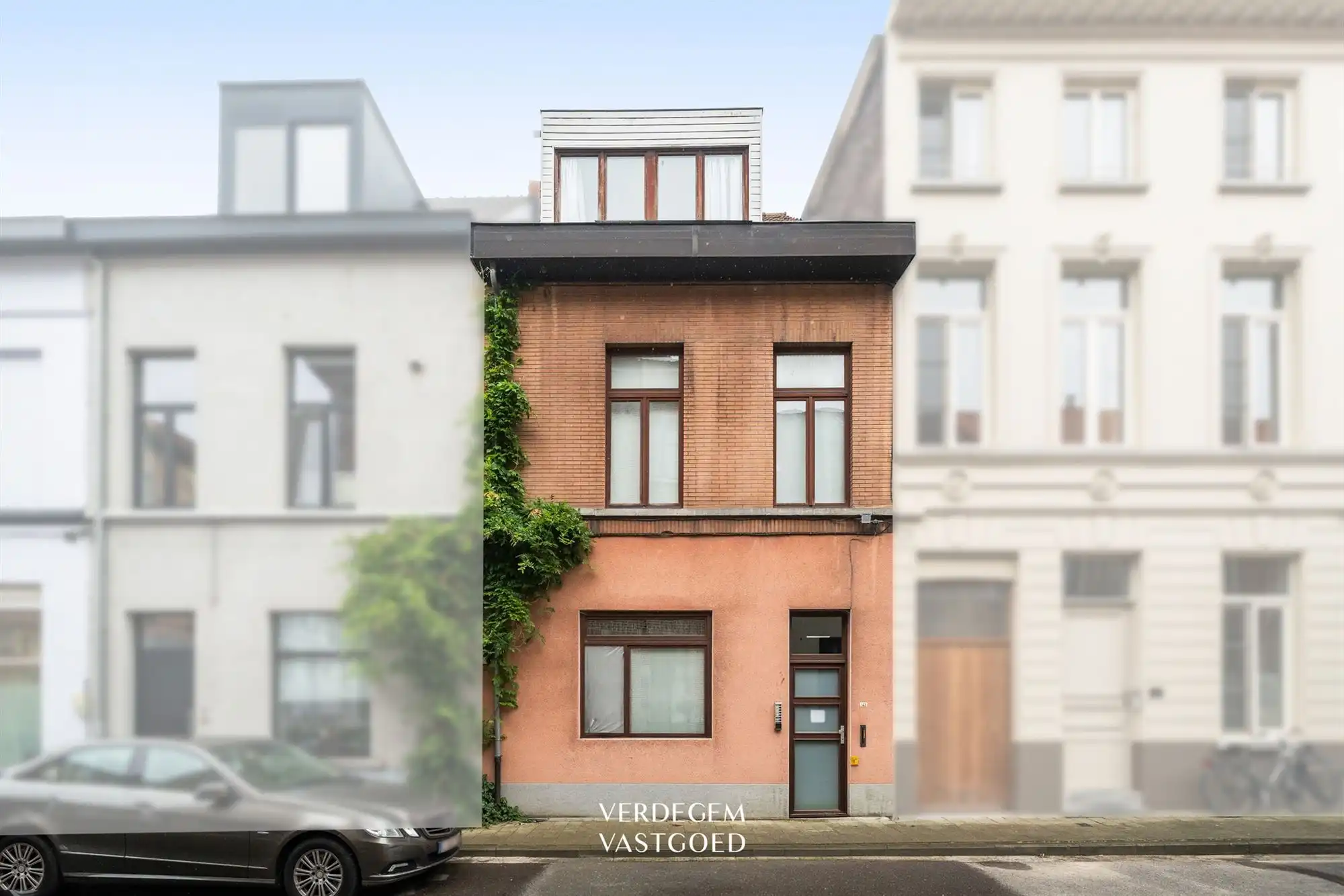 Opbrengsteigendom met 6 studentenkamers, fietsenberging en buitenruimte foto {{pictureIndex}}