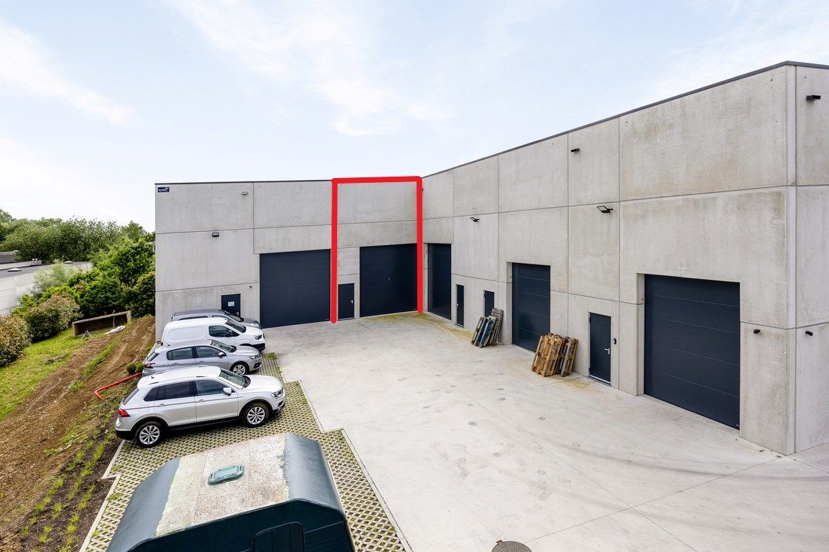 Zeer goed gelegen KMO-unit van ± 257m² foto 1