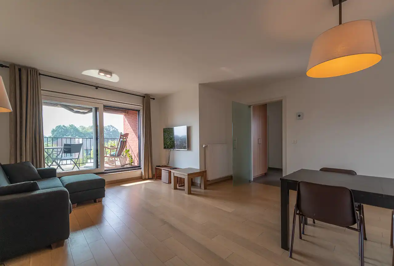 Dakappartement met uitzicht op veel groen foto {{pictureIndex}}