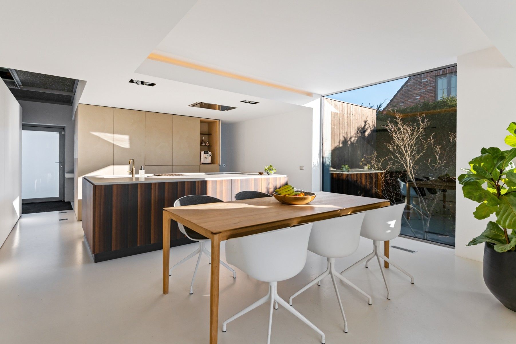 Zeer moderne woning met hoogwaardig afgewerkte binnen- en buitenruimte. foto 8