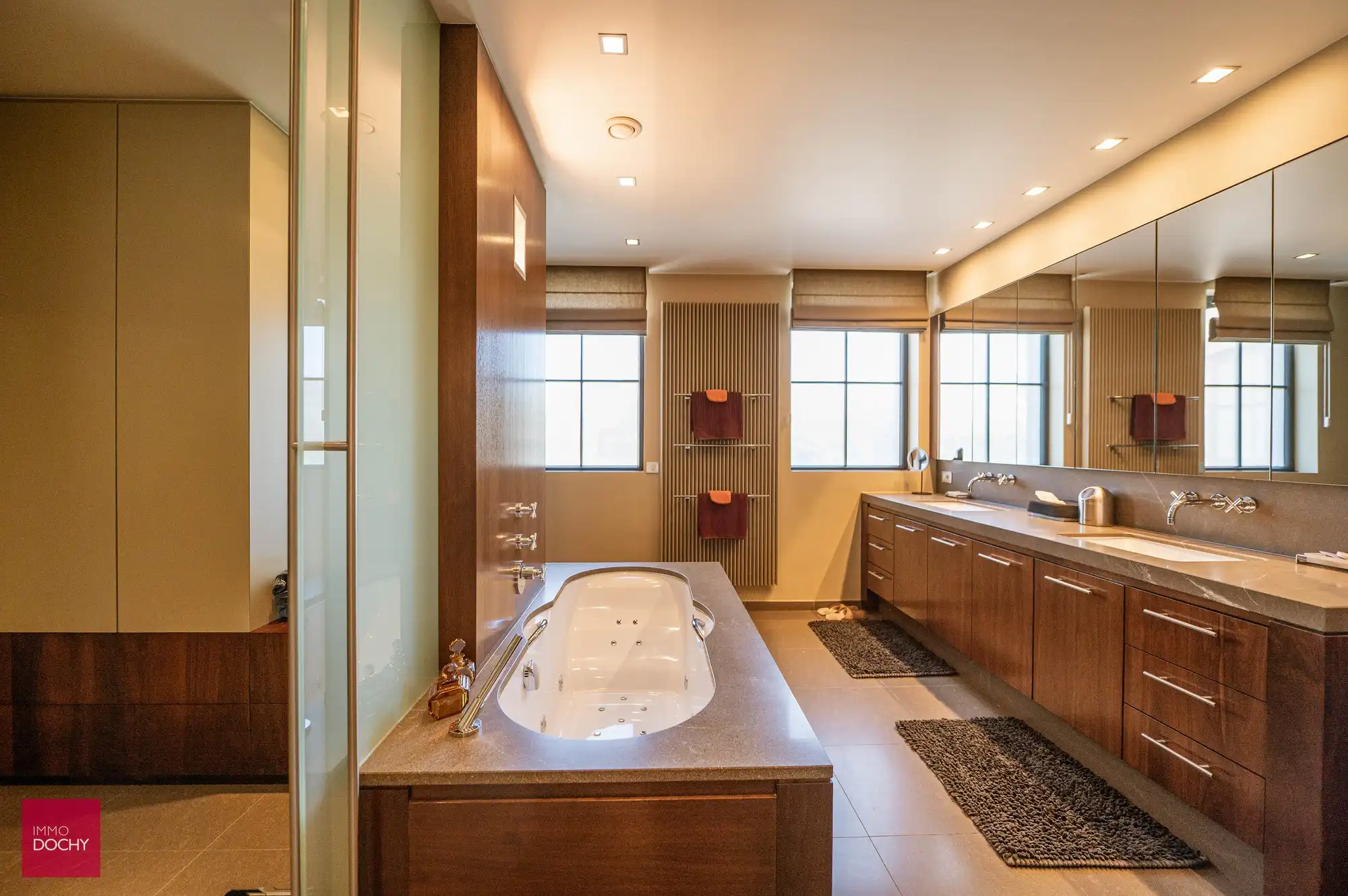 Instapklare ruime villa met grote garage en bijgebouw foto 16