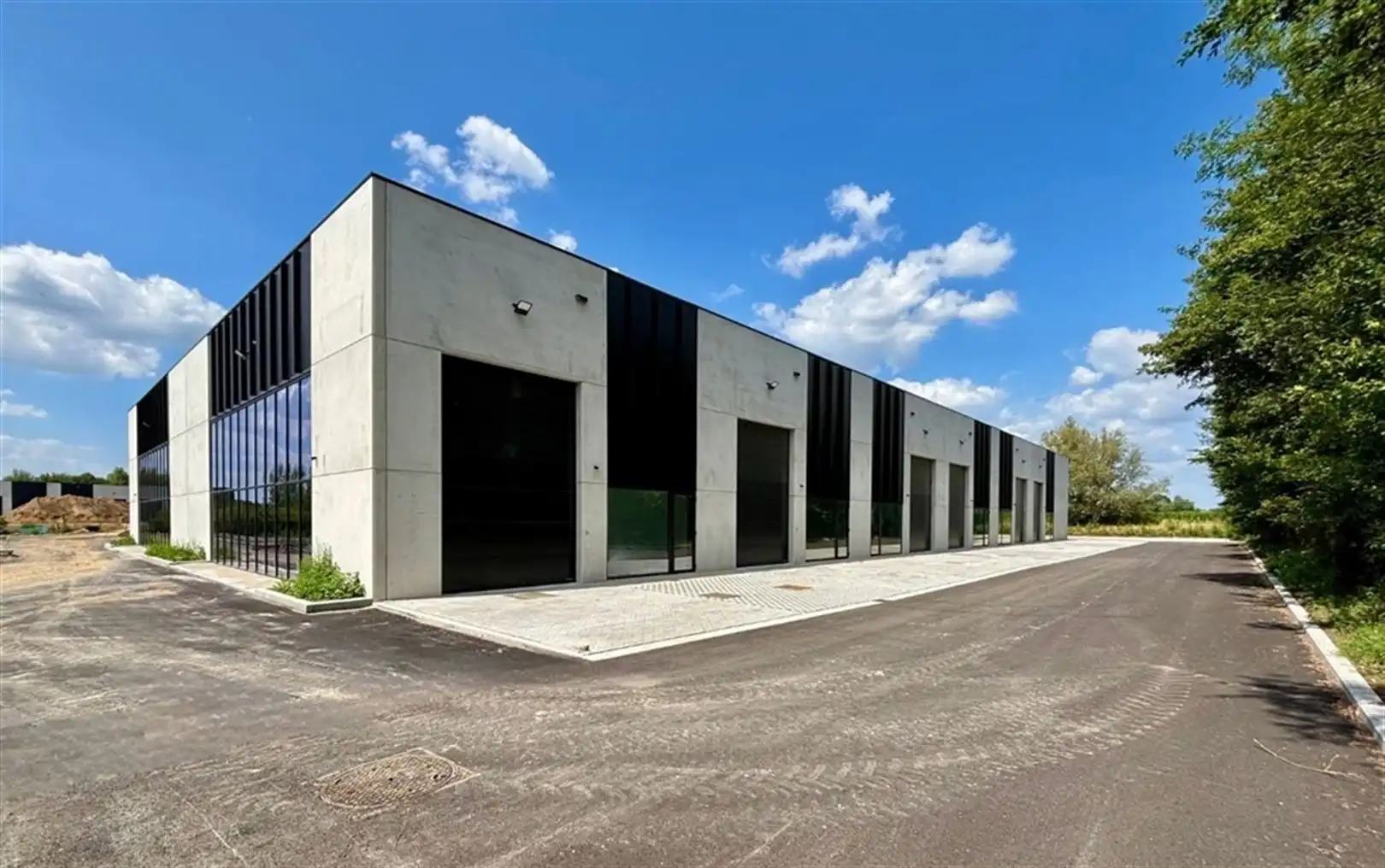 Te koop/te huur Nieuwbouw KMO units te Enghien foto {{pictureIndex}}