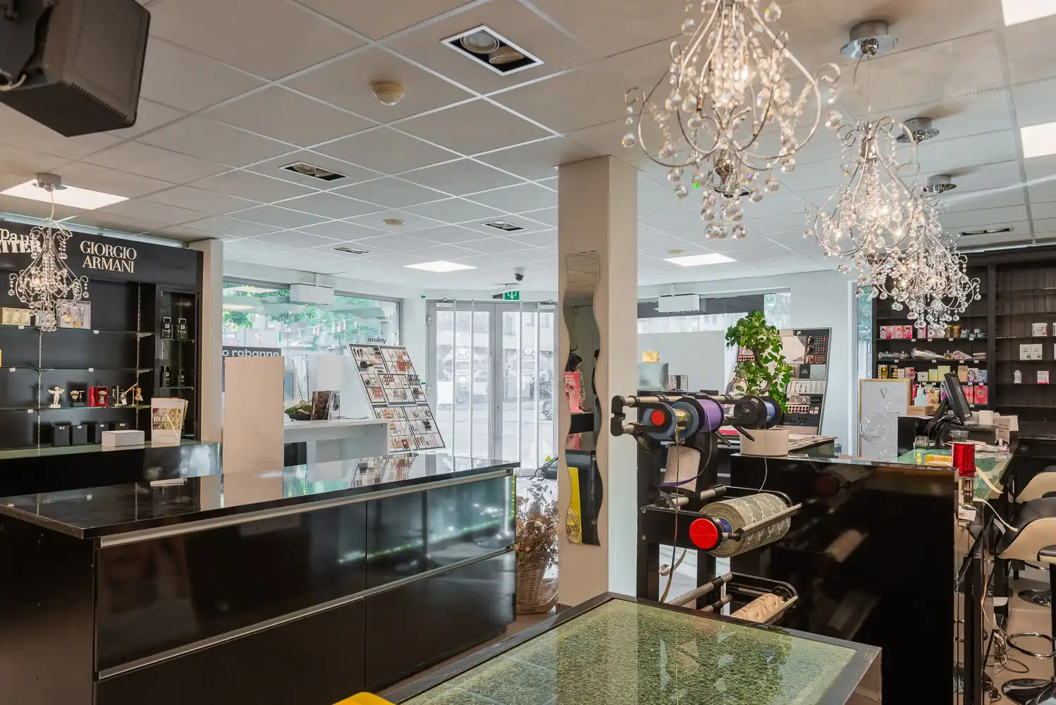 Ruim handelsgelijkvloers van 187 m² op commerciële hoekligging in Leopoldsburg foto 6