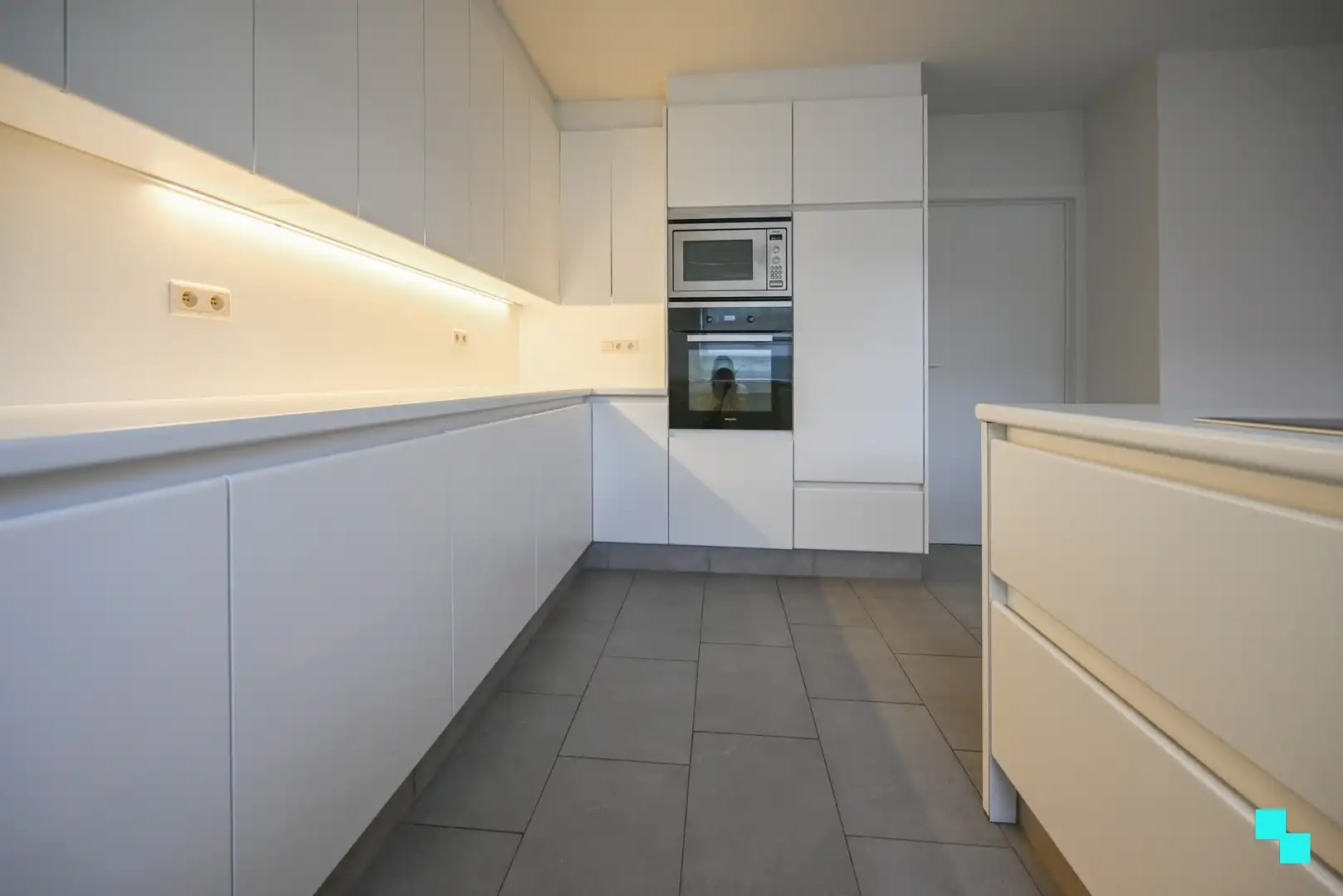 Ruim tweeslaapkamerappartement in het centrum van Izegem foto 14