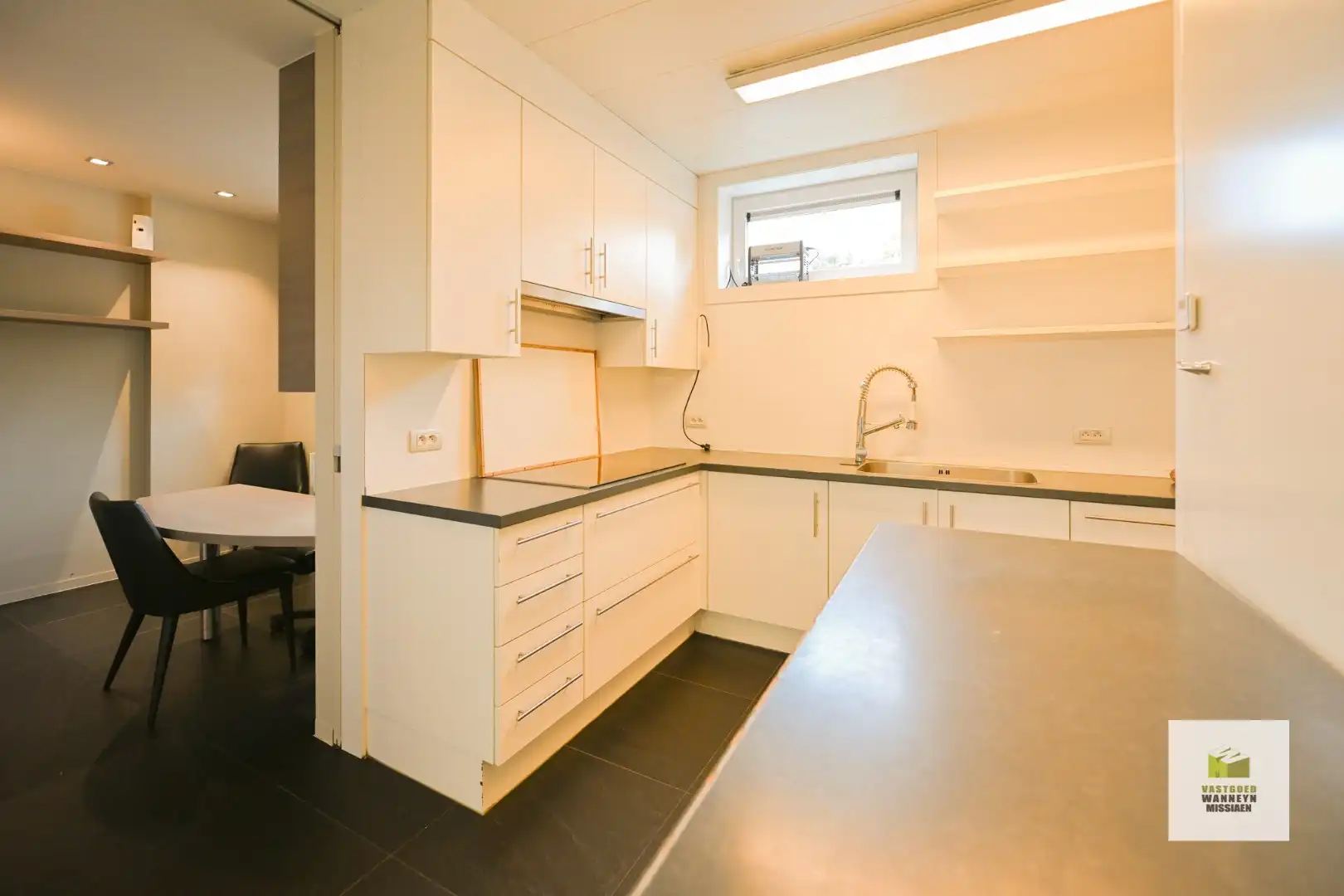 Instapklaar handelspand (80 m2) momenteel ingericht als traiteurszaak foto 11