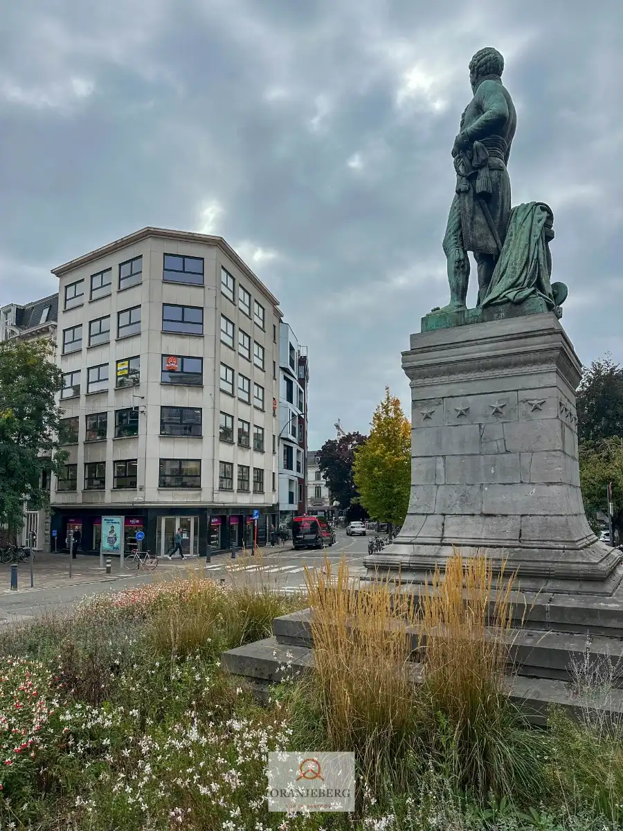 Instapklaar hoekkantoor met 5 ruimtes aan François Laurentplein foto 3