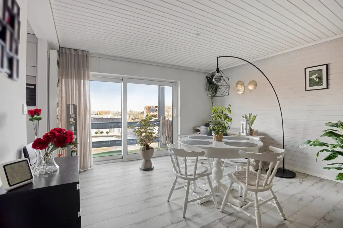 Instapklaar en volledig gerenoveerd appartement foto 2