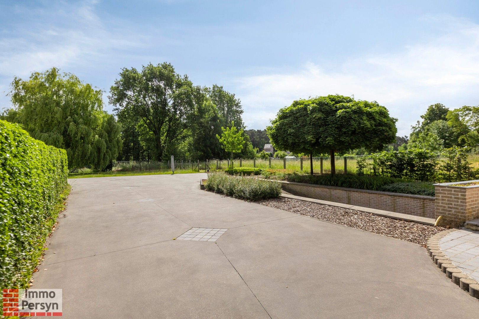 Charmante Spaanse villa met grote tuin en ondergrondse garage foto 30