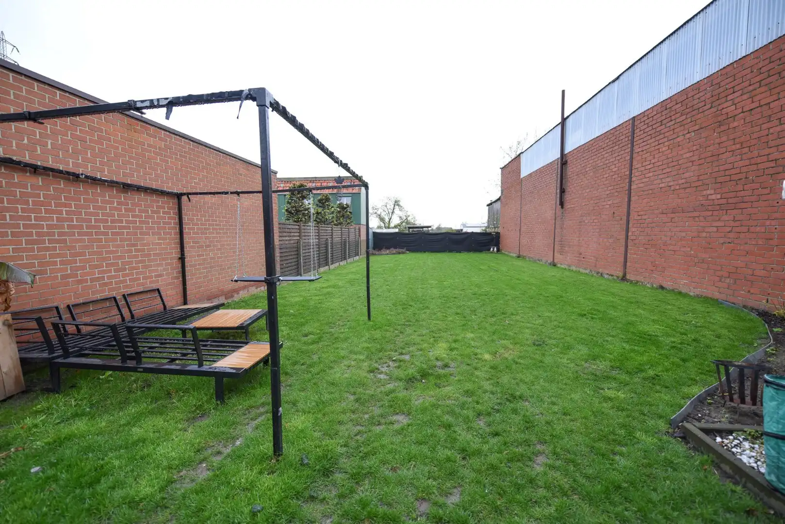 Centraal gelegen, halfopen bebouwing TE HUUR in Oeselgem! foto 17