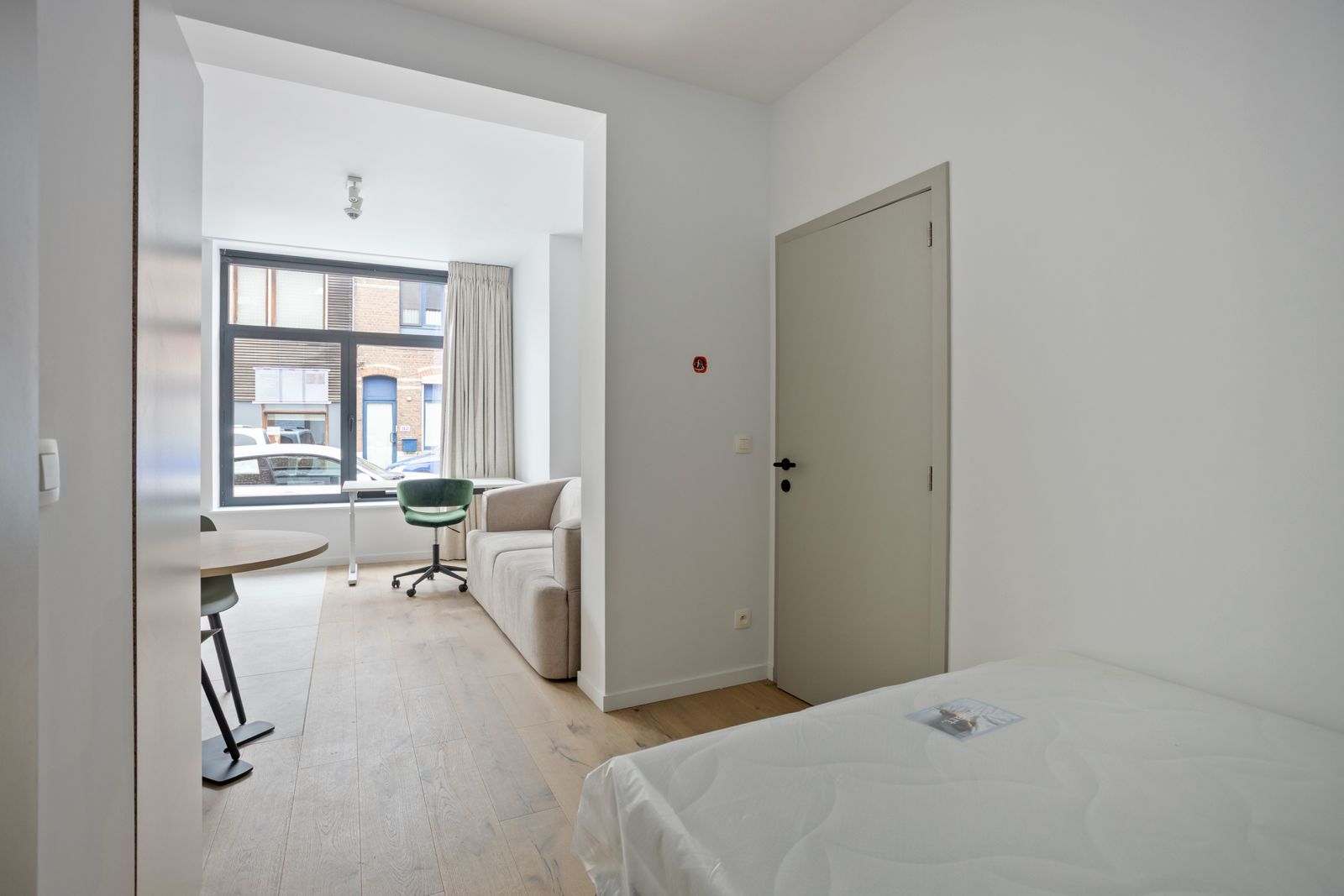 Gloednieuwe, energiezuinige studio met zonnepanelen te huur: instapklaar en bemeubeld foto 4