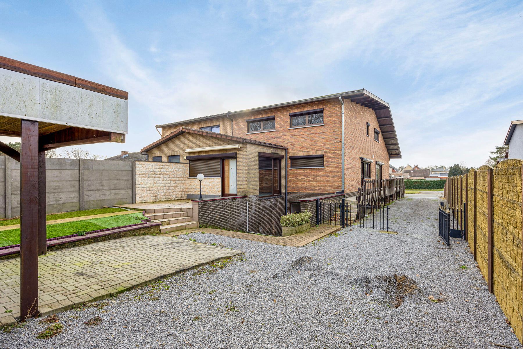 GROTE KANGOEROE WONING MET TUIN, GARAGE EN CARPORT. foto 44