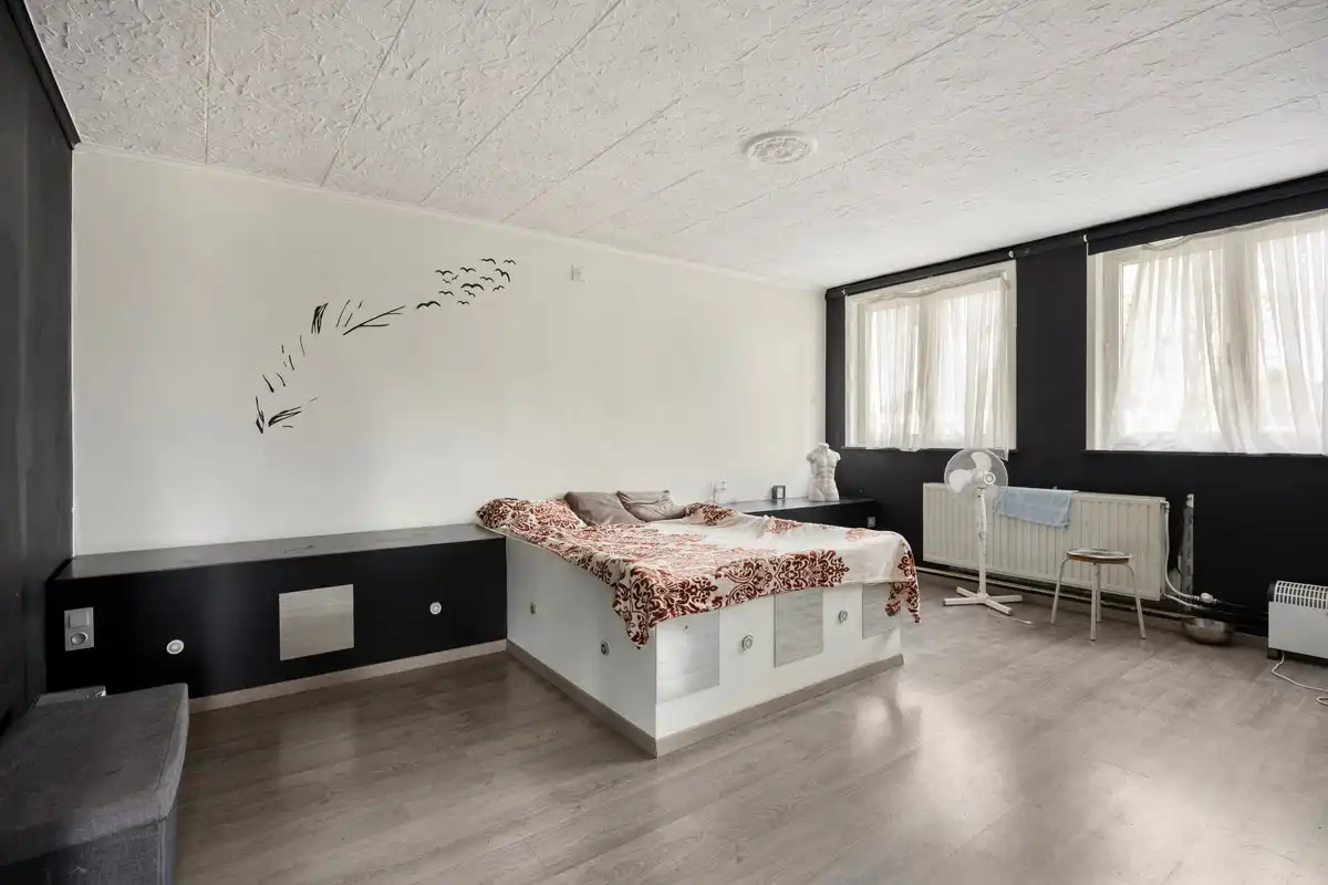 Ruime te renoveren woning met 3 slaapkamers op vlot bereikbare ligging (Genkersteenweg). foto 14