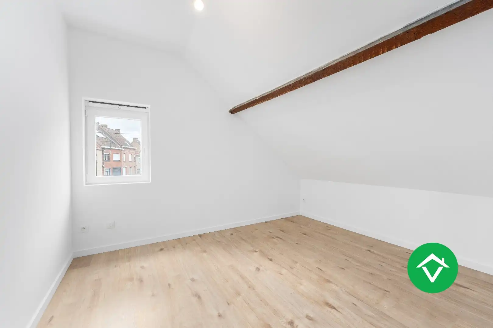 Volledig gerenoveerde woning (EPB B) met garage op topligging te Eernegem foto 20