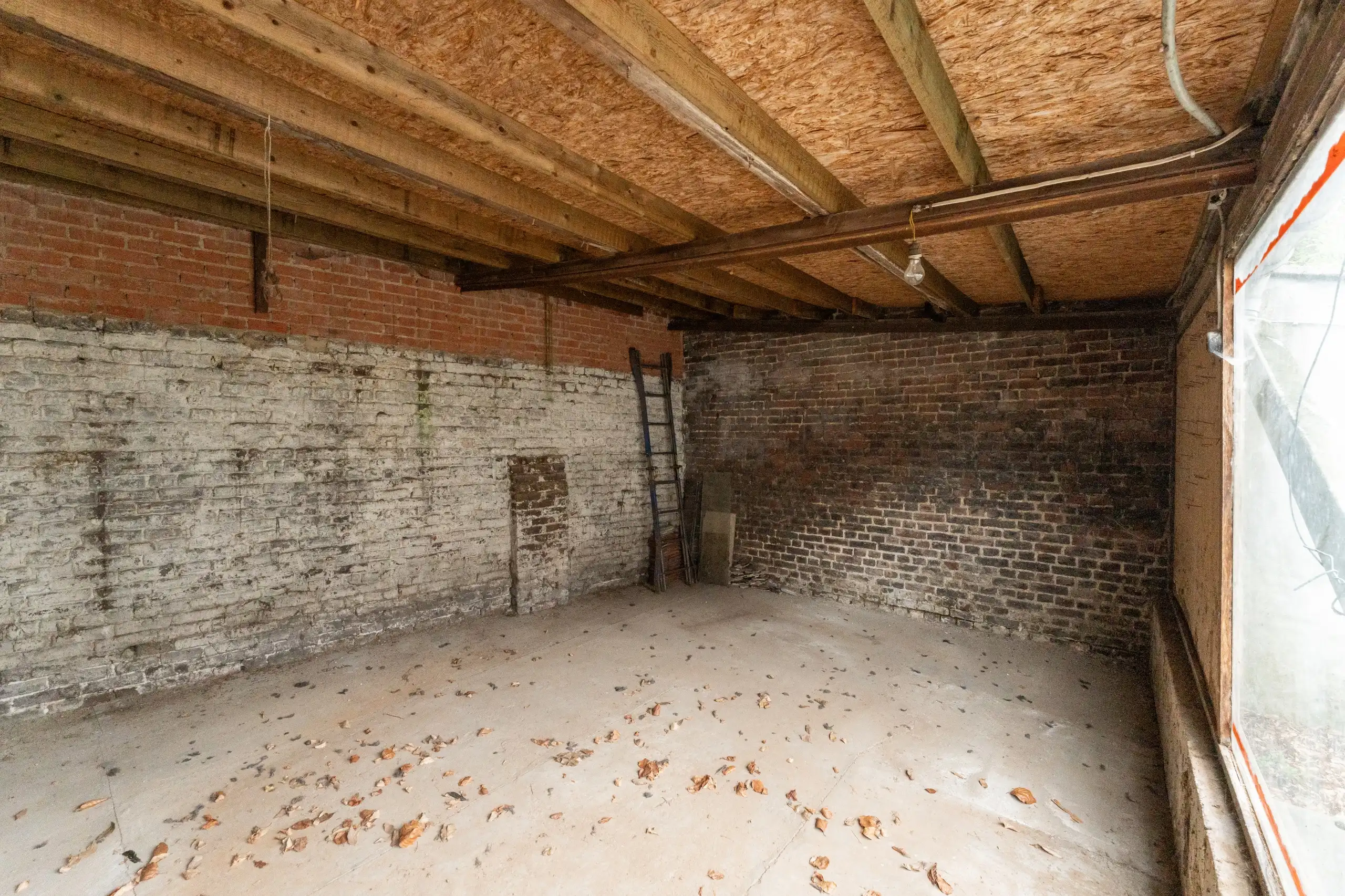 Ruime totaal te renoveren woning met potentieel in hartje Kortrijk foto 21