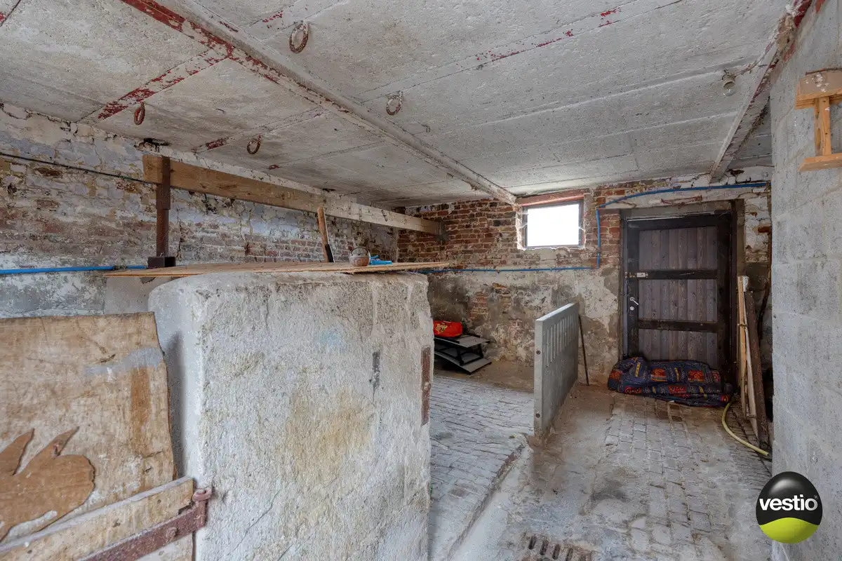 VIERKANTSHOEVE MET 4 BIJHORENDE VARKENSSTALLEN TE SINT-HUIBRECHTS-HERN op 65A79CA. foto 24