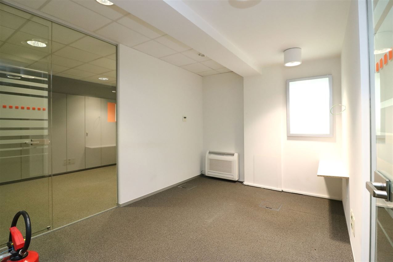 Opbrengsteigendom (handel & 4 app) op toplocatie foto 18