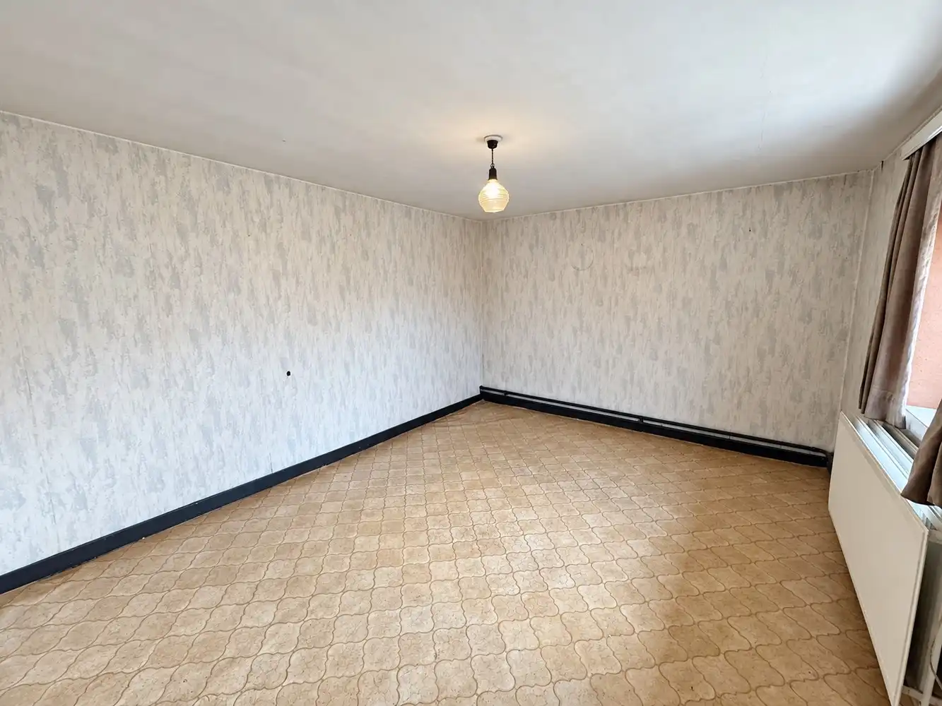 Verrassend ruime woning met vier slaapkamers, extra kamers, garage en eindeloos veel mogelijkheden foto 13
