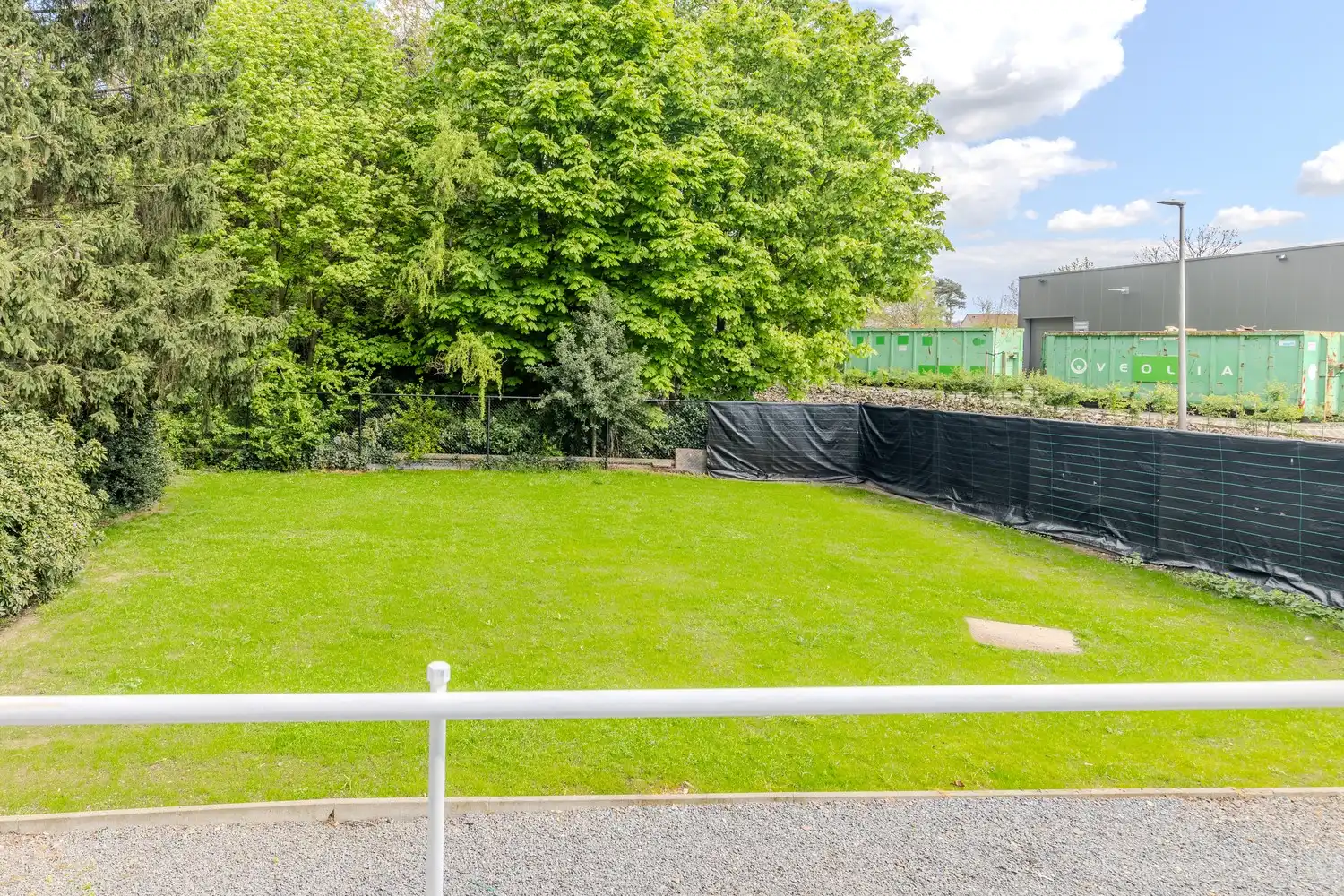 Instapklare woning op een ruim perceel van circa 8a8ca met tuin en garage op een gunstige locatie. foto 30