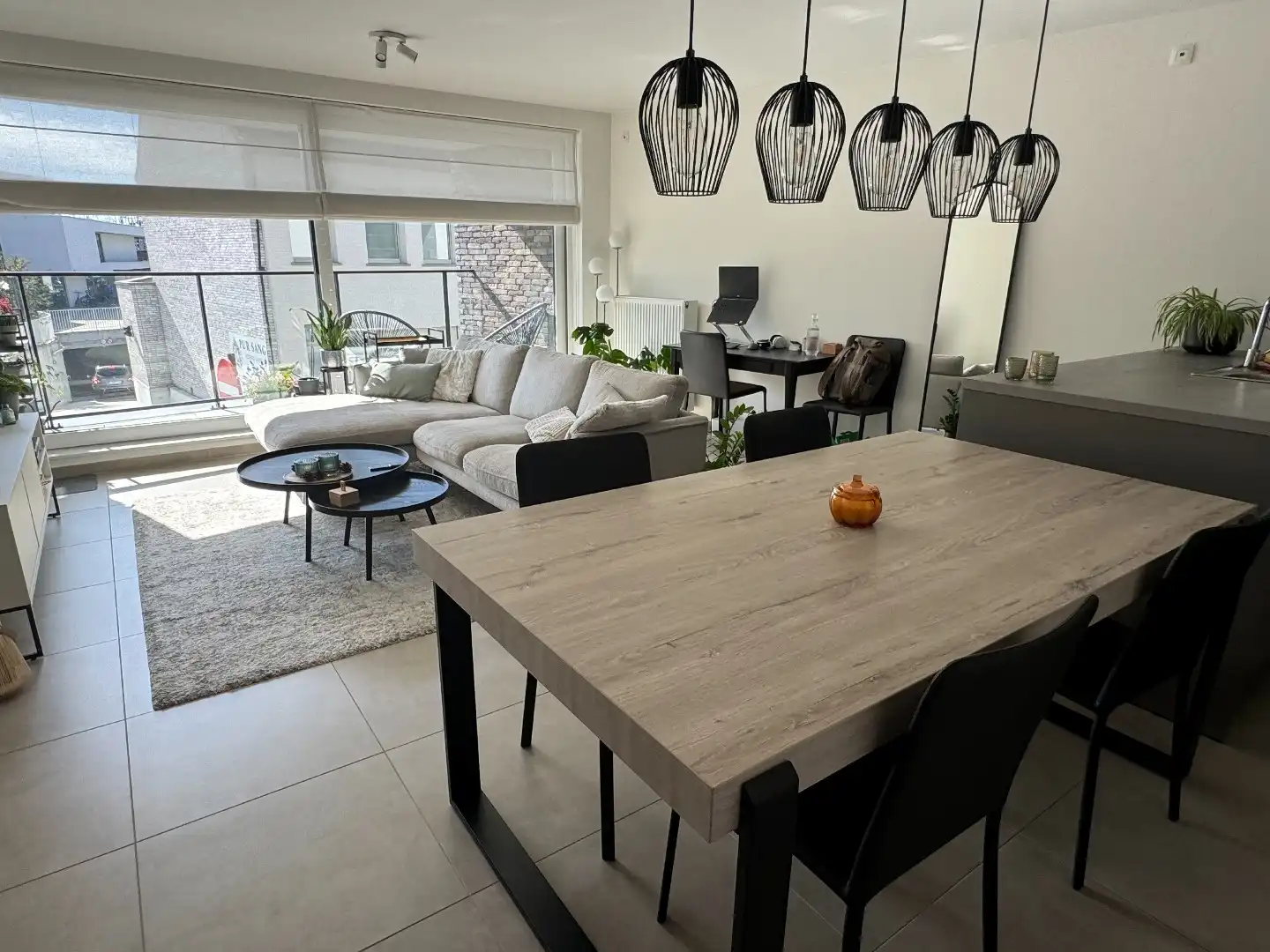 Te Koop: Instapklaar, recent appartement met parkeerplaats op topligging in centrum Waregem!  foto 3