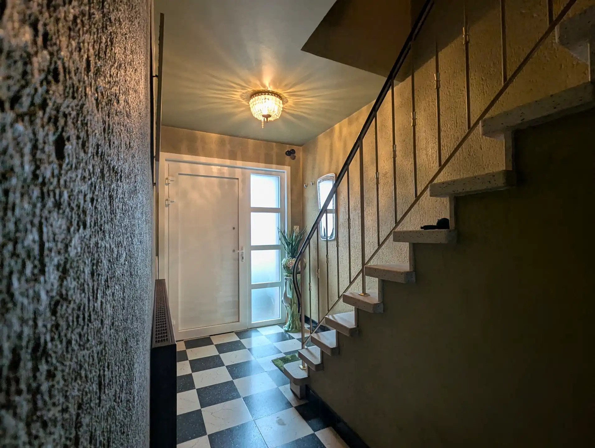 Ruime woning met zongerichte tuin te koop. Centrum De Panne aan zee. foto 3