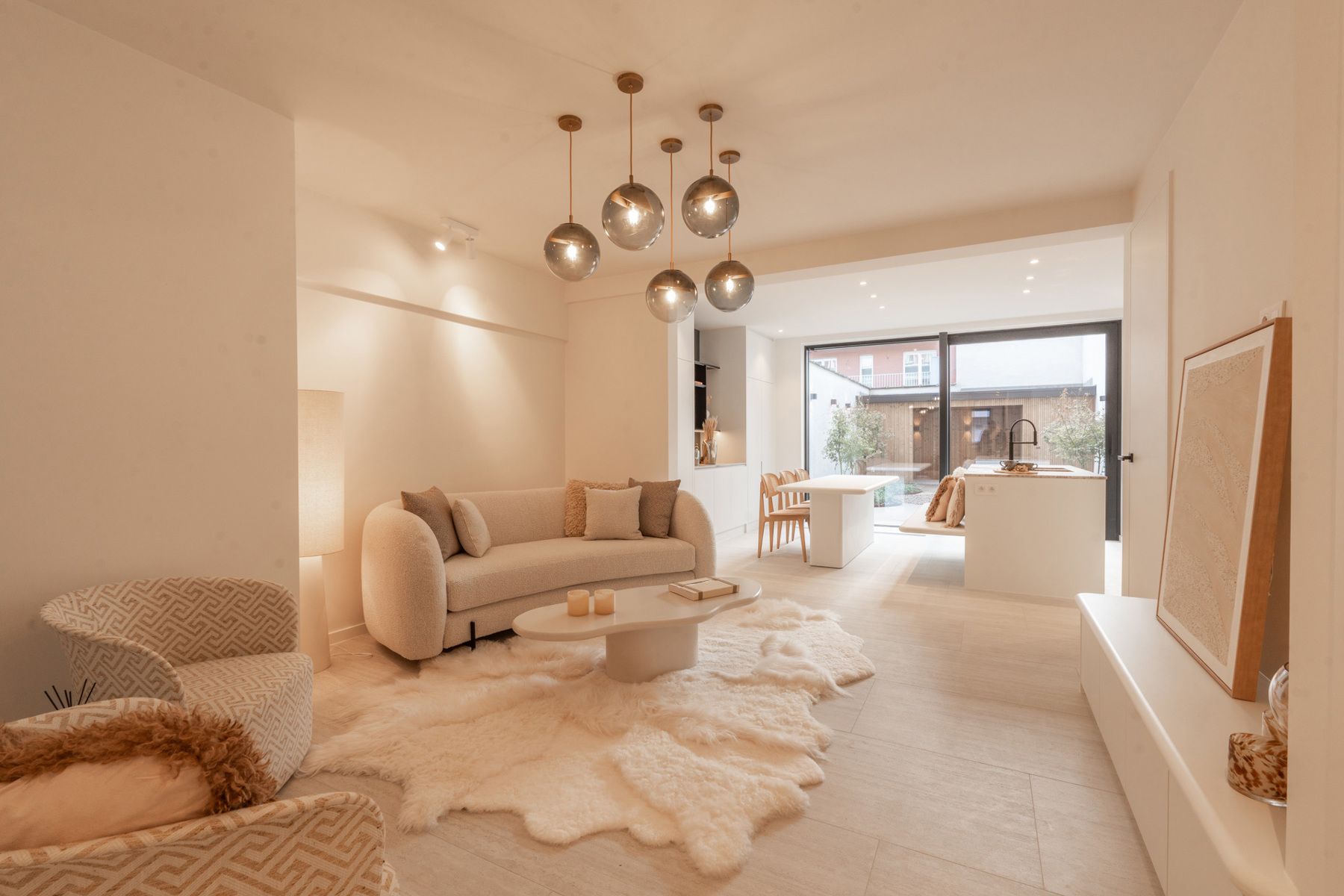 Prachtige renovatie op een heel centrale ligging te Knokke foto {{pictureIndex}}