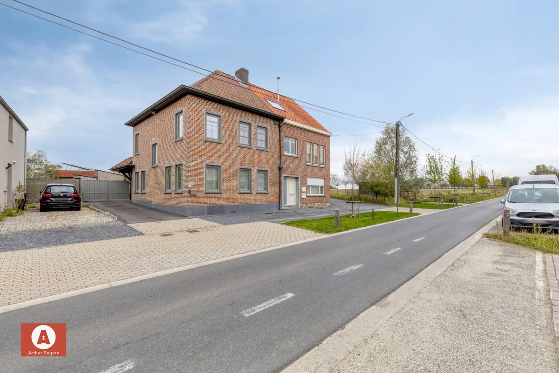 Instapklare halfopen woning met atelier in Opstal foto {{pictureIndex}}