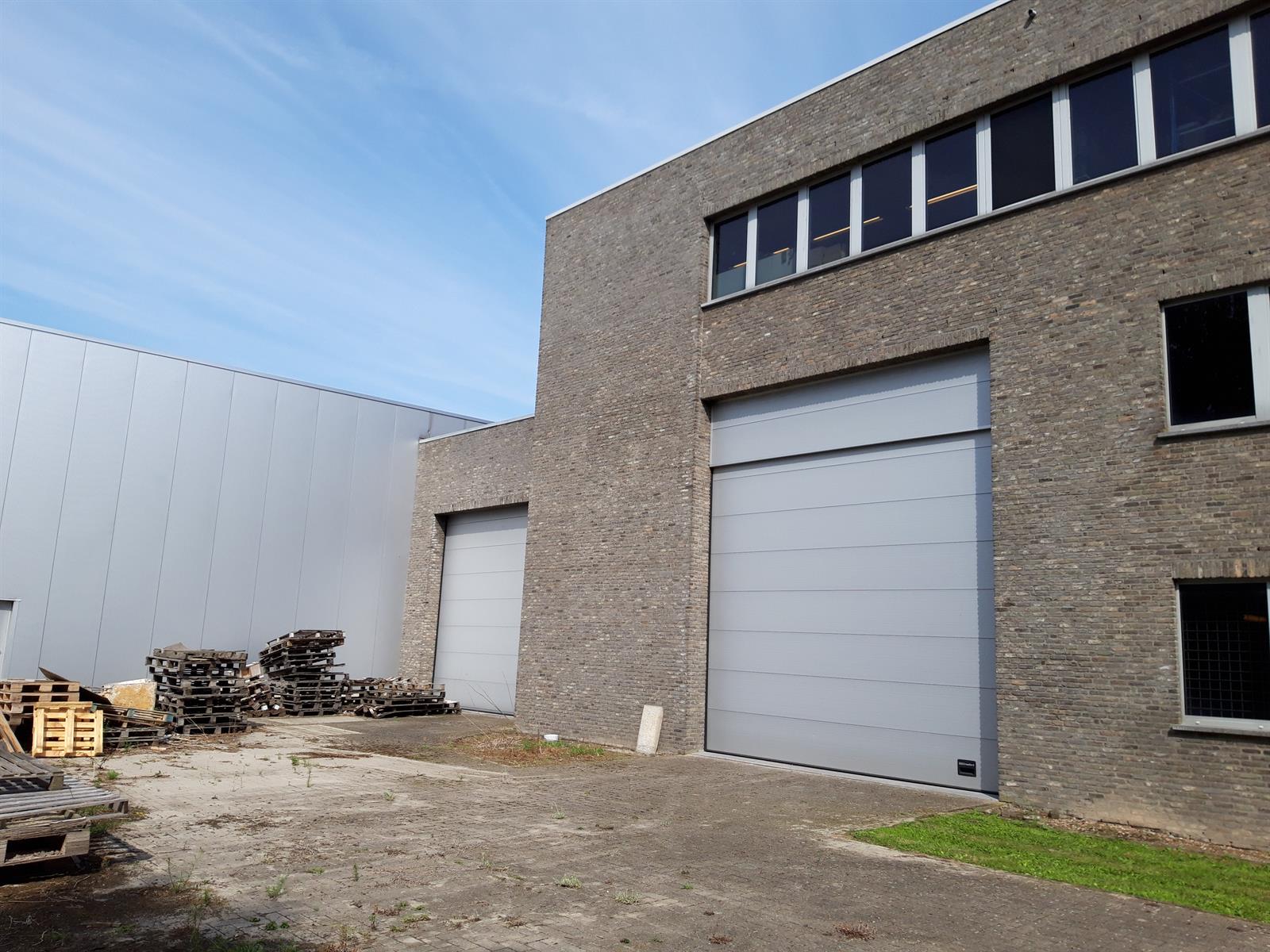 Magazijn, kantoren en toonzaal te huur in Aartselaar foto 44