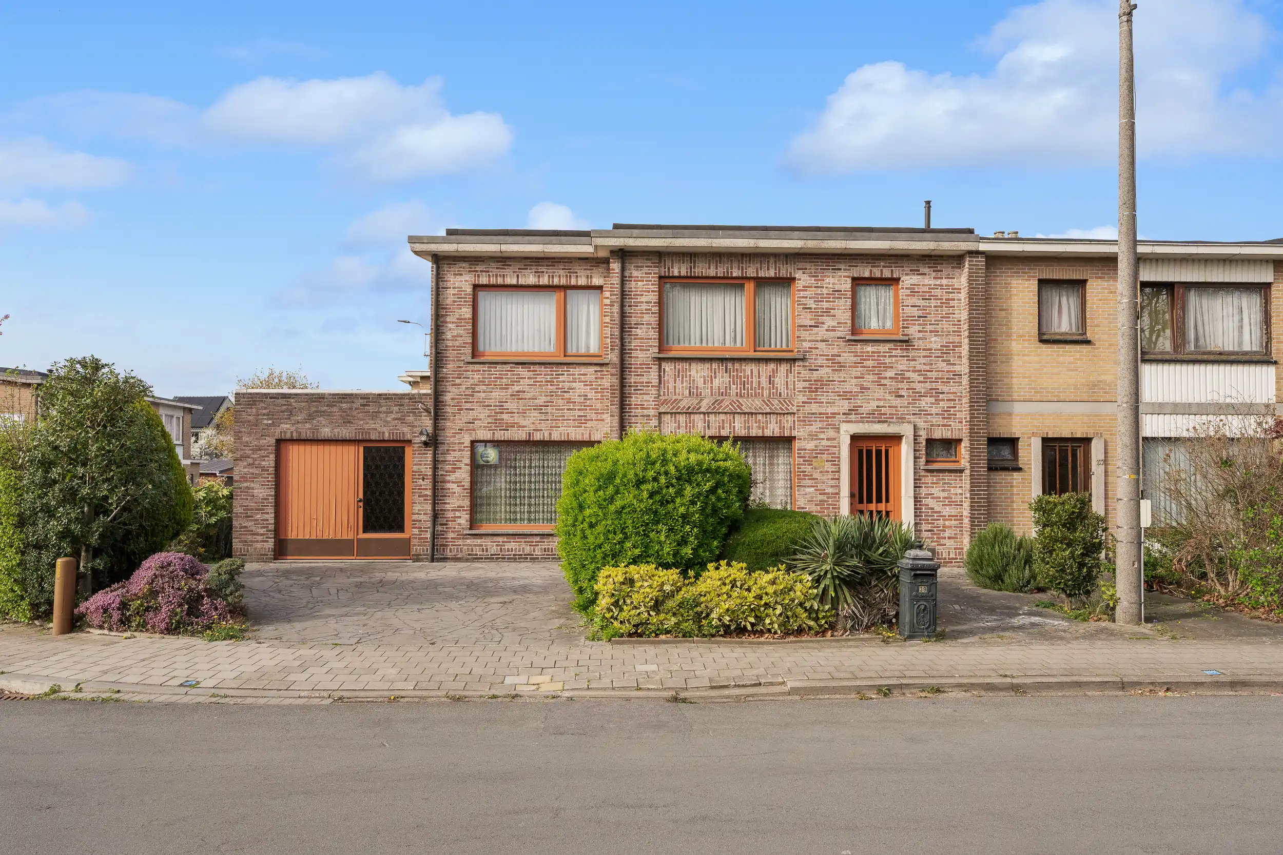 Hoofdfoto van de publicatie: Ruime halfopen woning met 4 slaapkamers in centrum