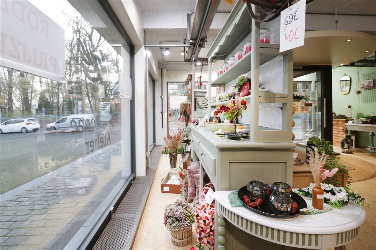 handelszaak met hoge zichtbaarheid en mooie etalage  foto 27