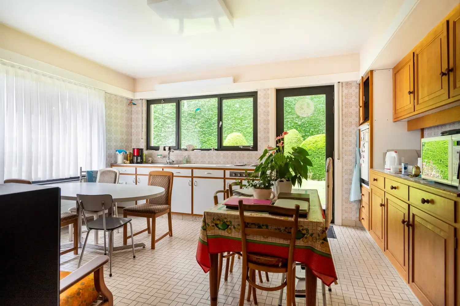 Ruime woning met 4 slaapkamers op een riant perceel te Schoten! foto 12