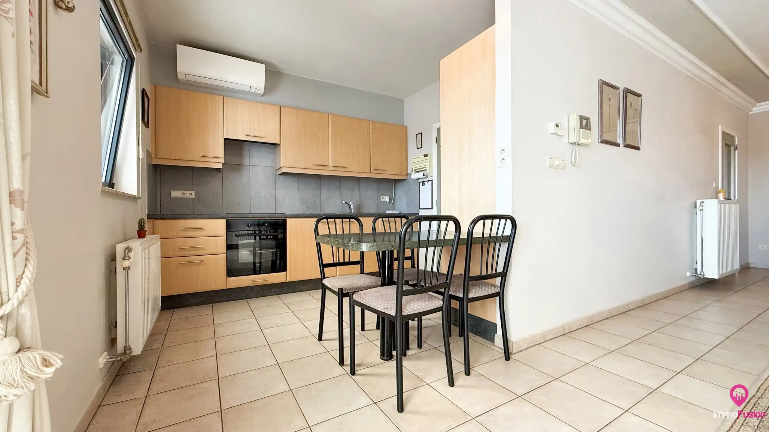 Instapklaar appartement met terras op centrale ligging! foto 9