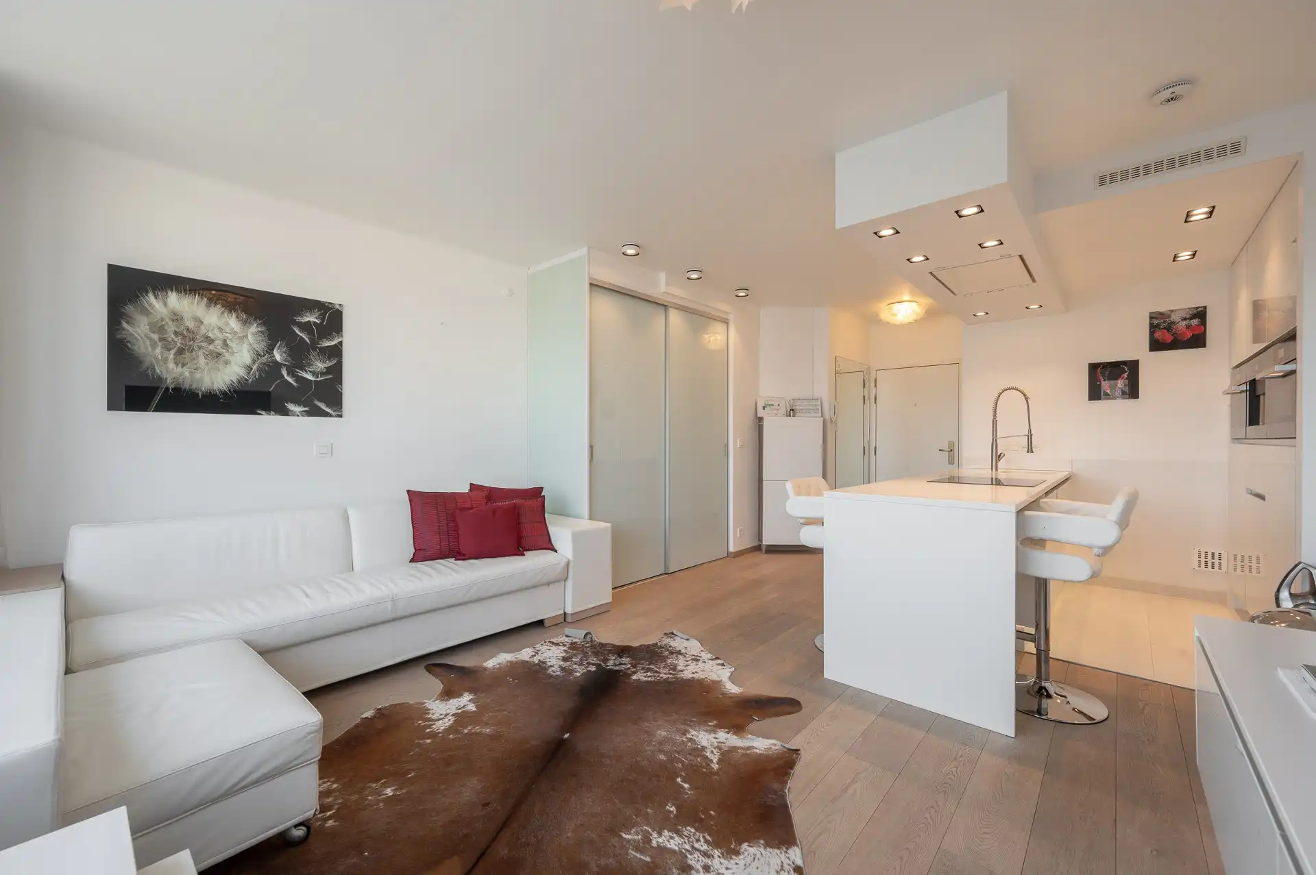 Perfect ingerichte studio met zijdelings zeezicht foto 7