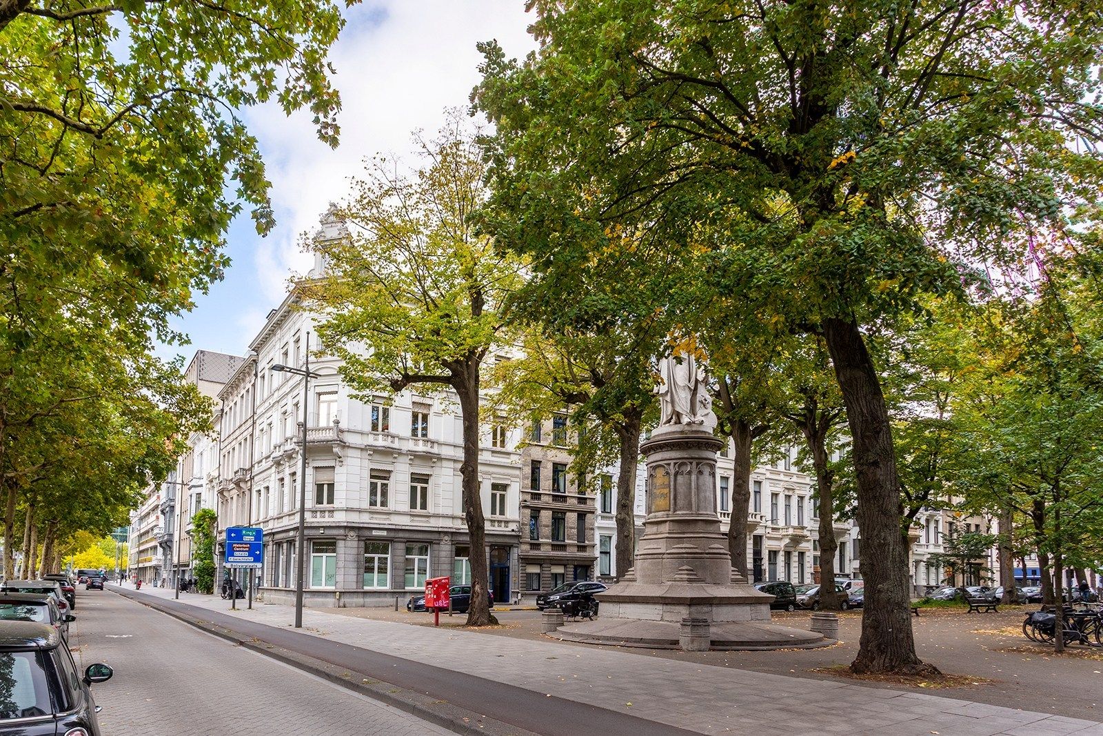 Architecturale parel met een zee van ruimte foto 30