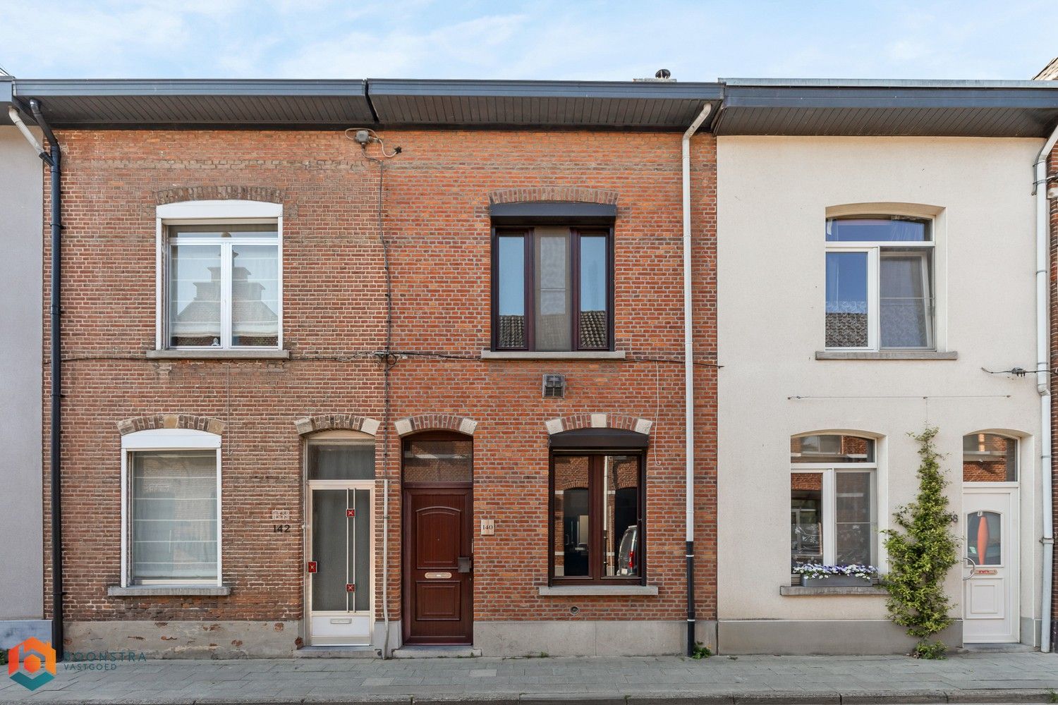Hoofdfoto van de publicatie: Op te frissen woning met 2 (à 3) slpkrs
