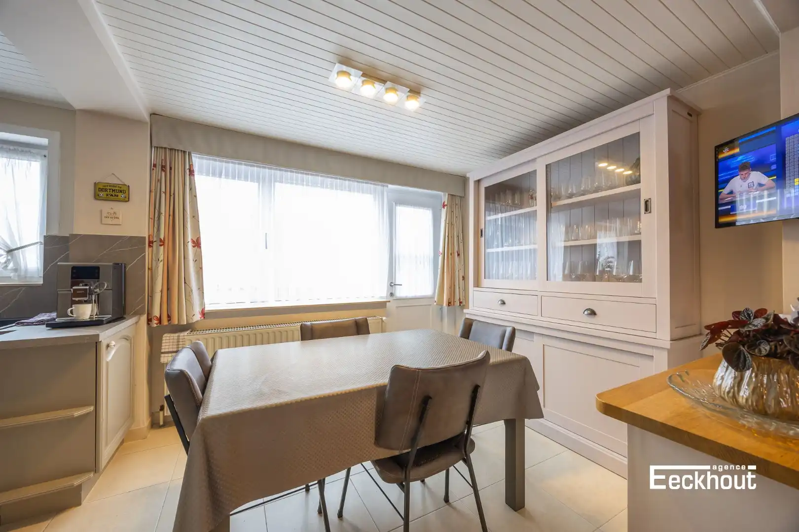 Verzorgde, instapklare woning met onderhoudsvrije buitenruimte! foto 5
