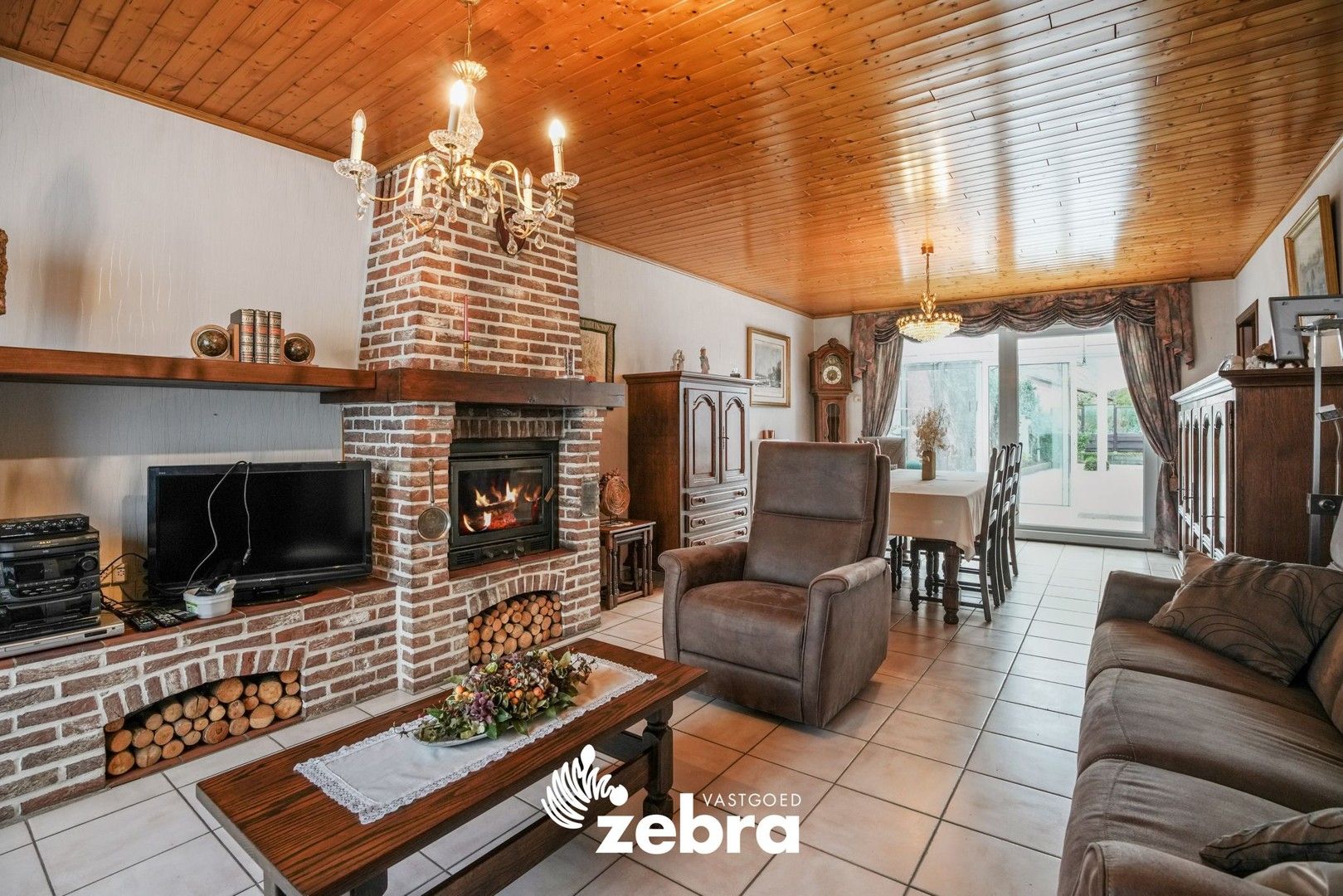 Ruime gezinswoning met 4 slaapkamers, tuin en garage in hartje Tielt foto 2