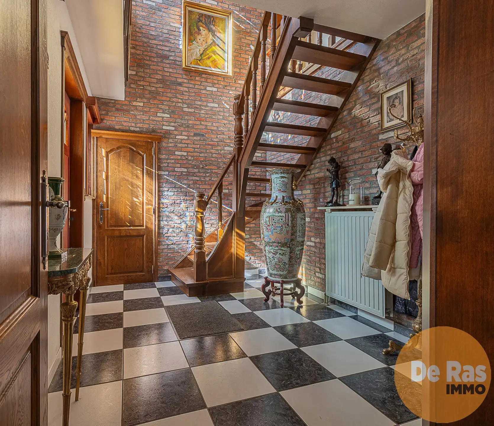 Ruime woning met grote garage en tuin vlakbij station Ede foto 4