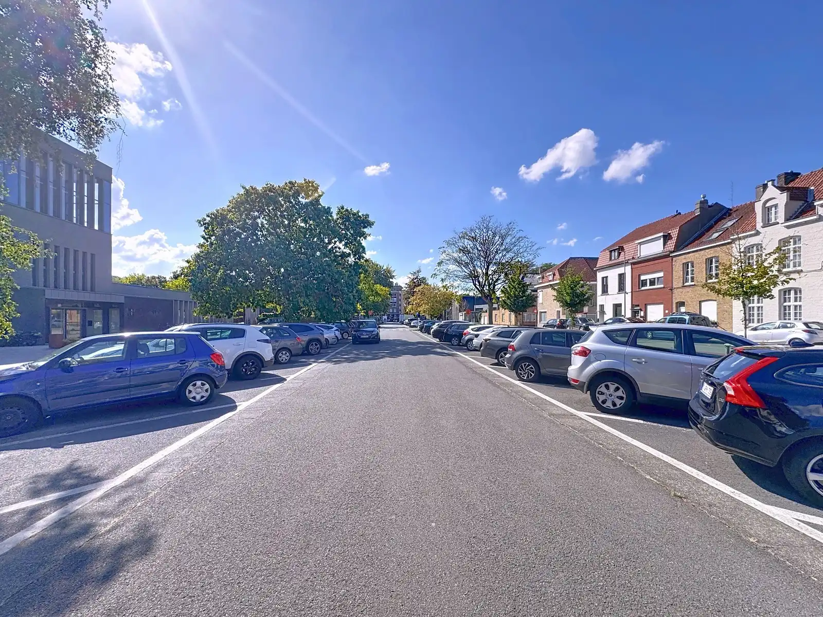 TOPLOCATIE: Lichtrijk en instapklare KANTOORGEBOUW (13 werkplaatsen) met ruime (198 P) parkeergelegenheid voor de deur! Vlakbij het station van Brugge. foto 17