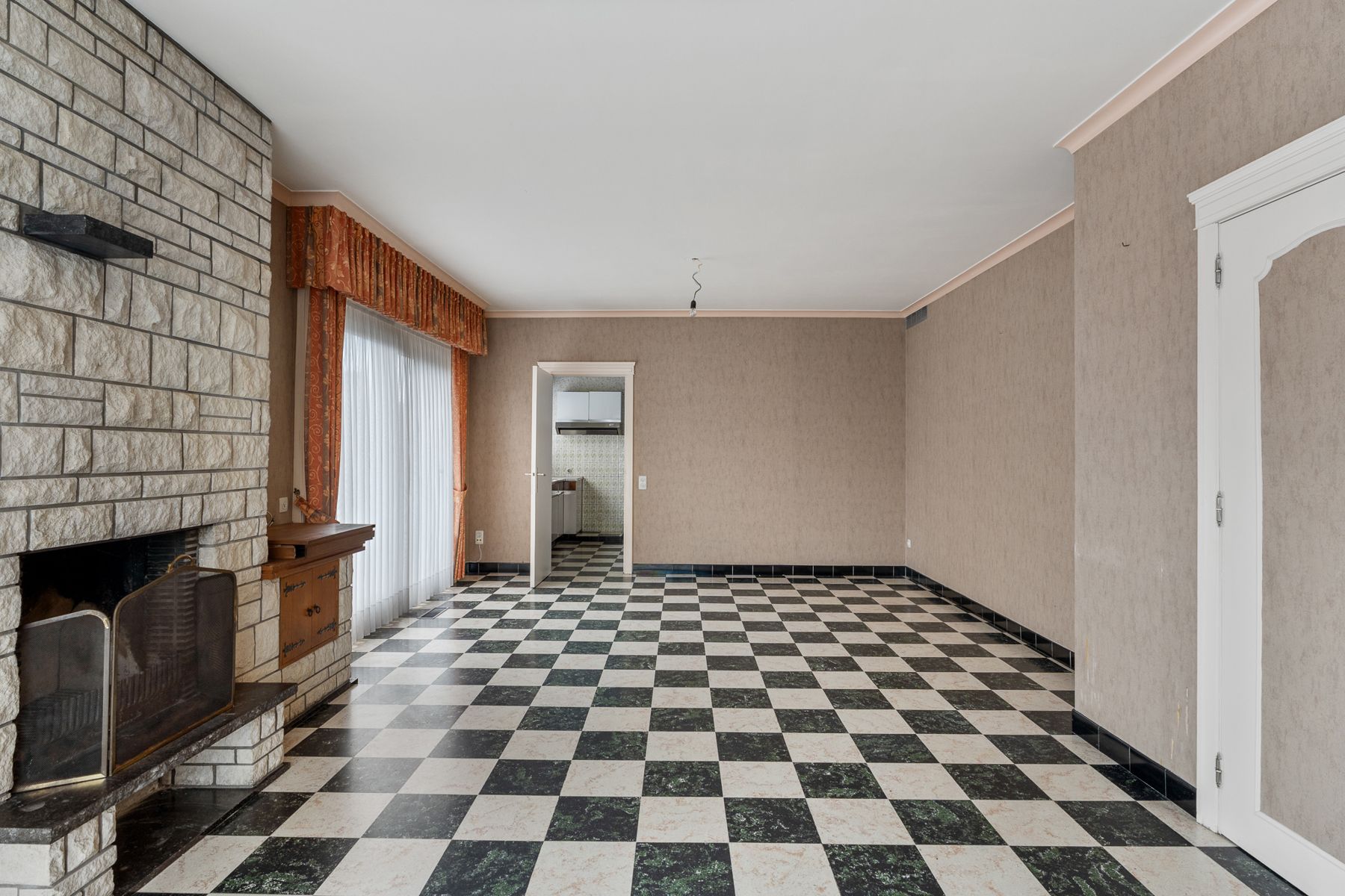 Woning met magazijn/atelier van 412 m² in Ingooigem foto 6