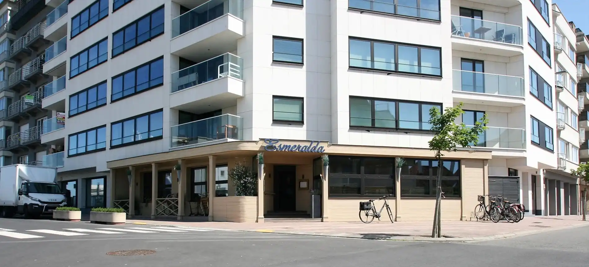 Restaurant aan het Casino van Knokke over te nemen foto {{pictureIndex}}