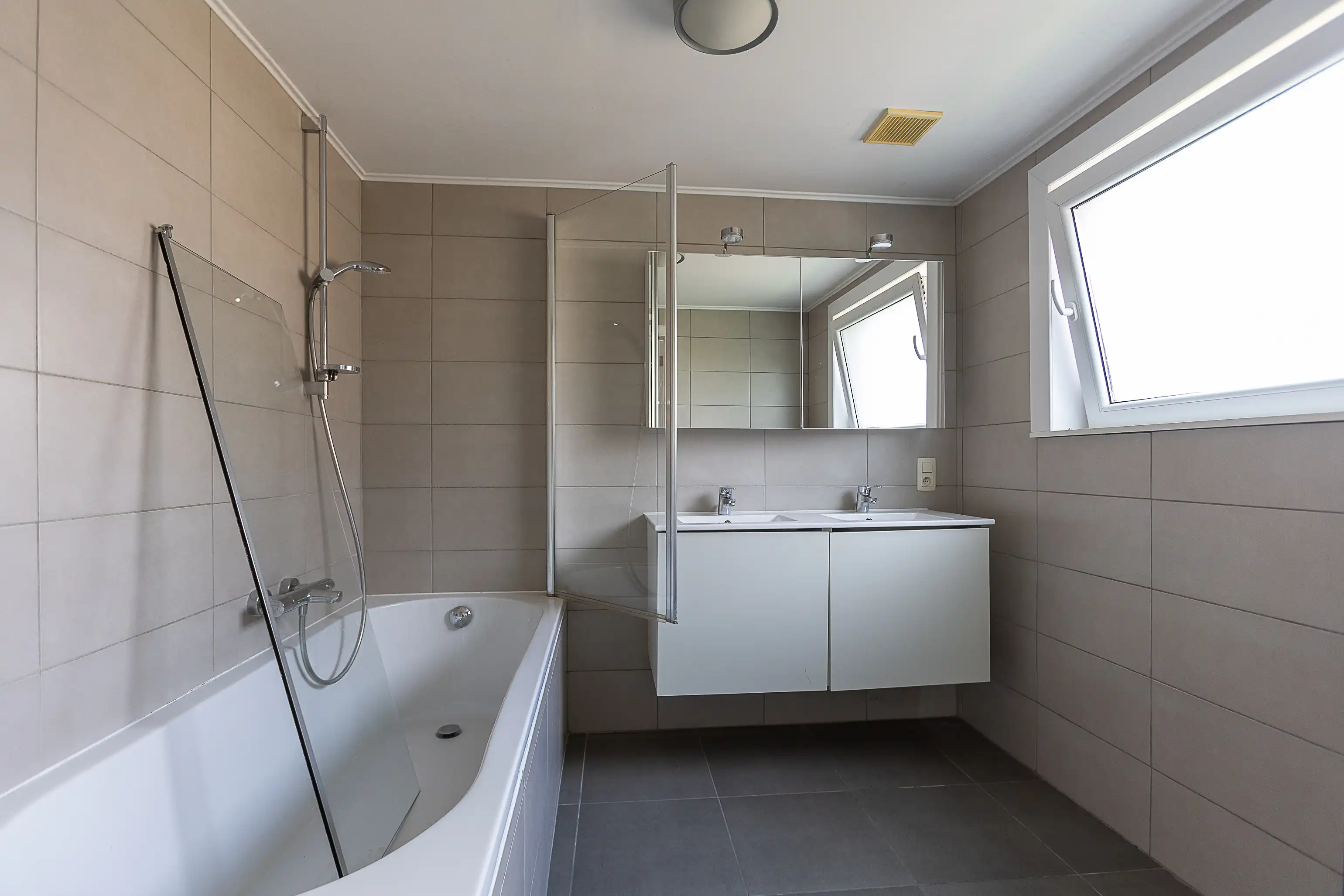 Charmant en verrassend ruim huis te koop in Aalter foto 5