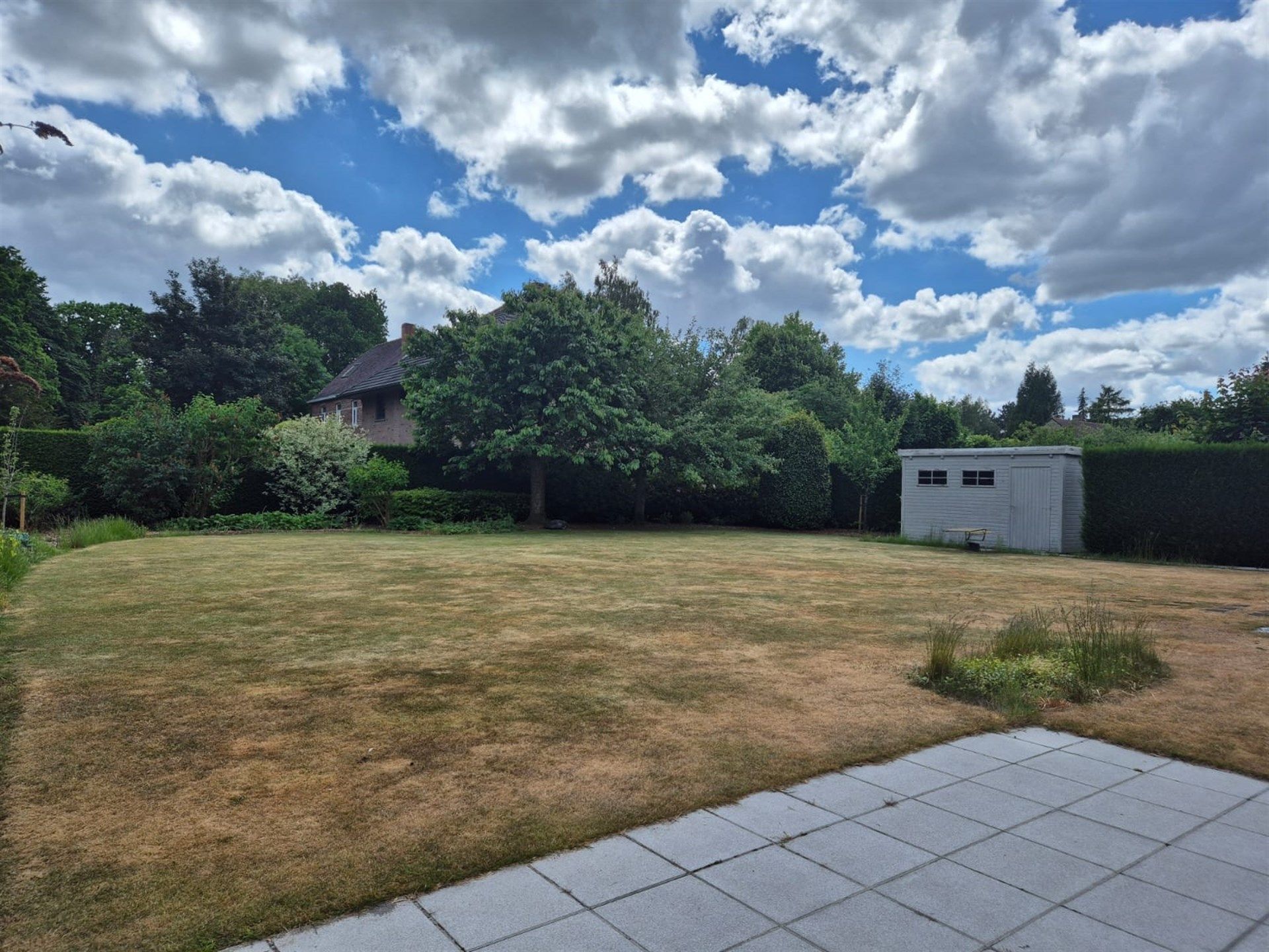 Gunstig gelegen ruime villa in groene omgeving.  foto 14