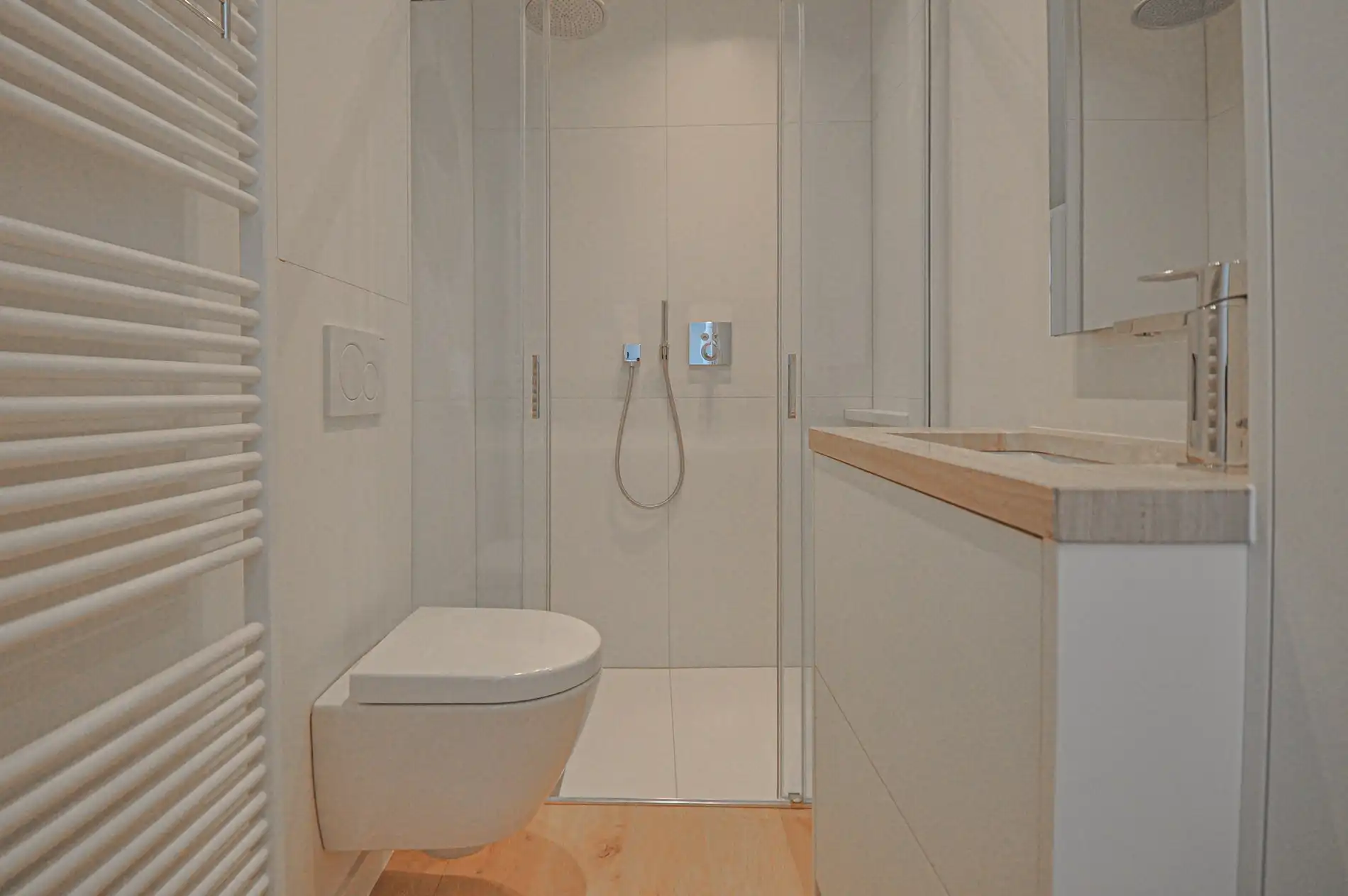 Volledig gerenoveerd dakappartement met een terras van ongeveer 45 m². foto 13